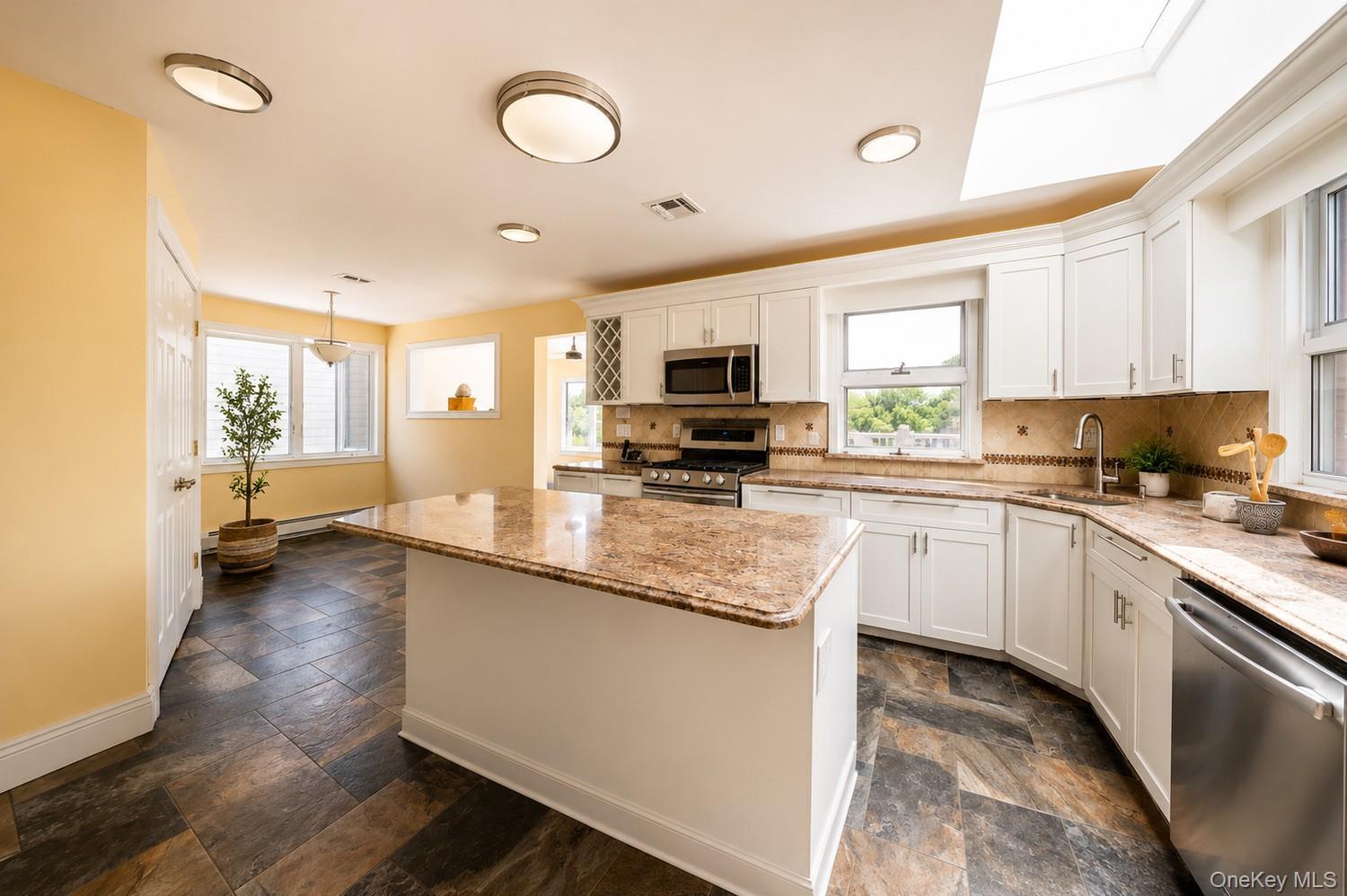 Single Family Amboy Road Staten Island, NY 10312, MLS-1059393-35