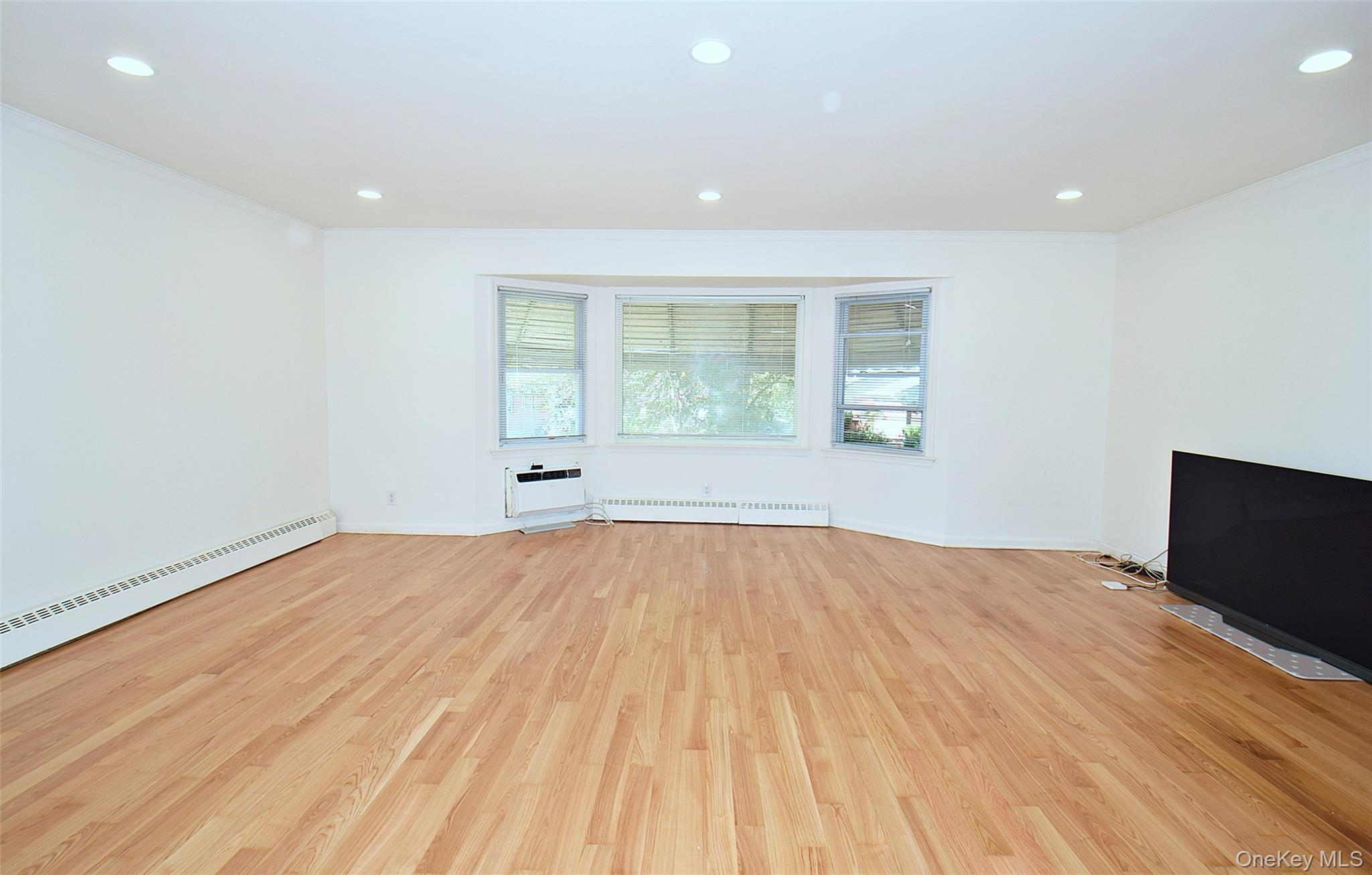 Single Family 228th Street Queens, NY 11364, MLS-1059405-2