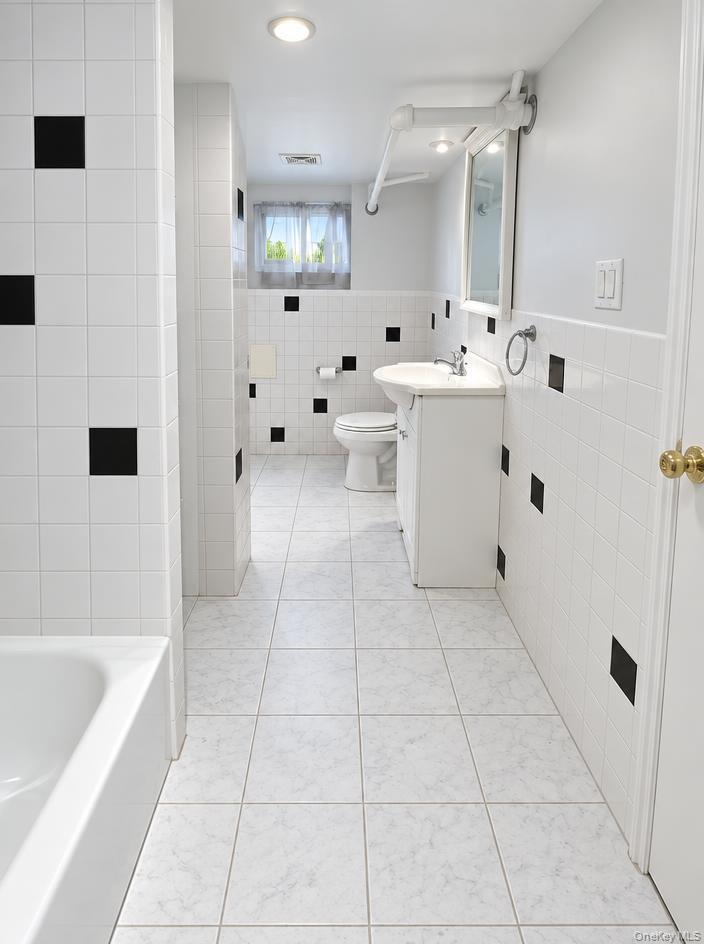 Single Family Whitelaw Street Queens, NY 11417, MLS-1059620-27