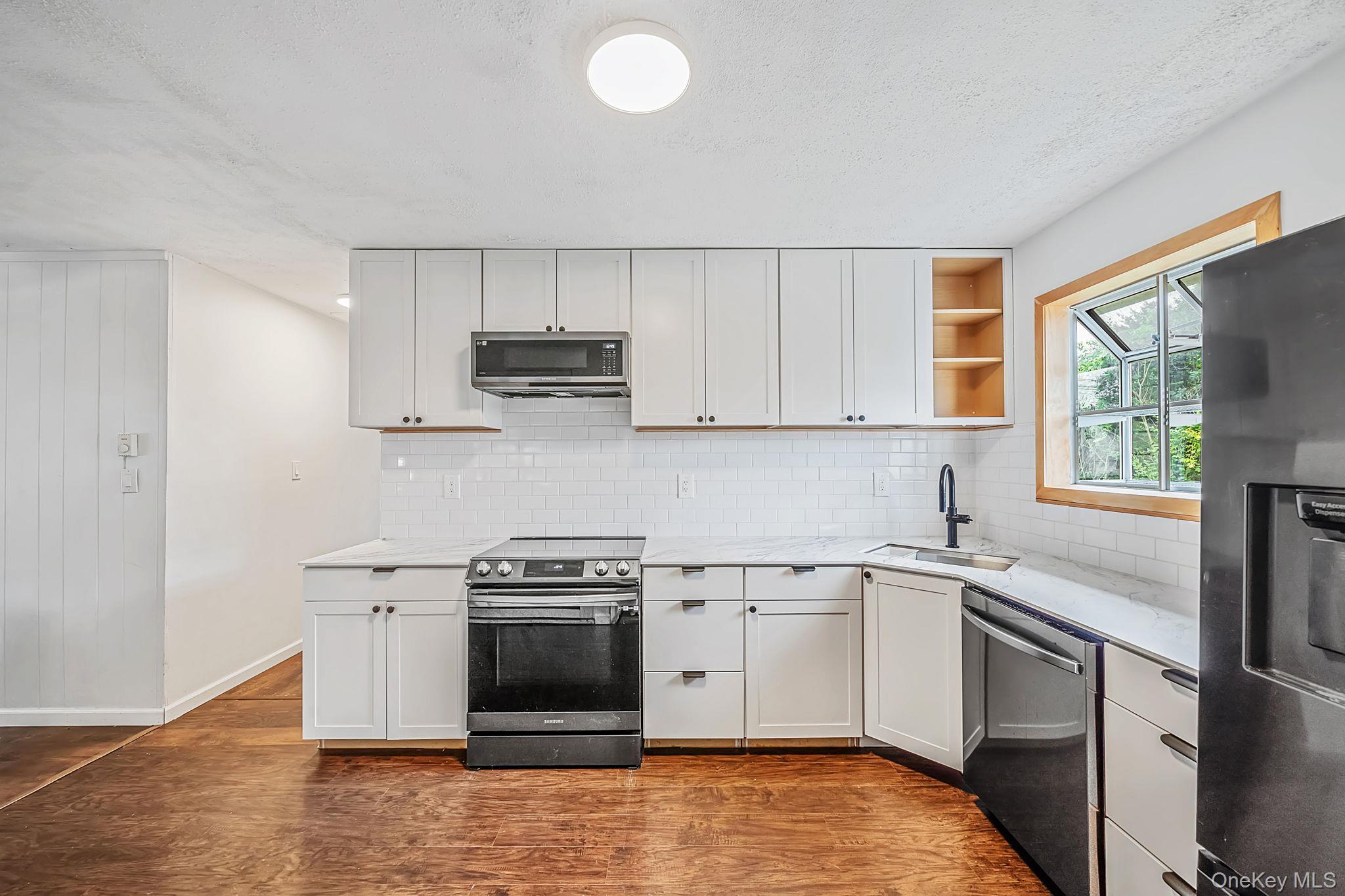 Single Family Trafalgar Drive  Suffolk County, NY 11967, MLS-1059794-4