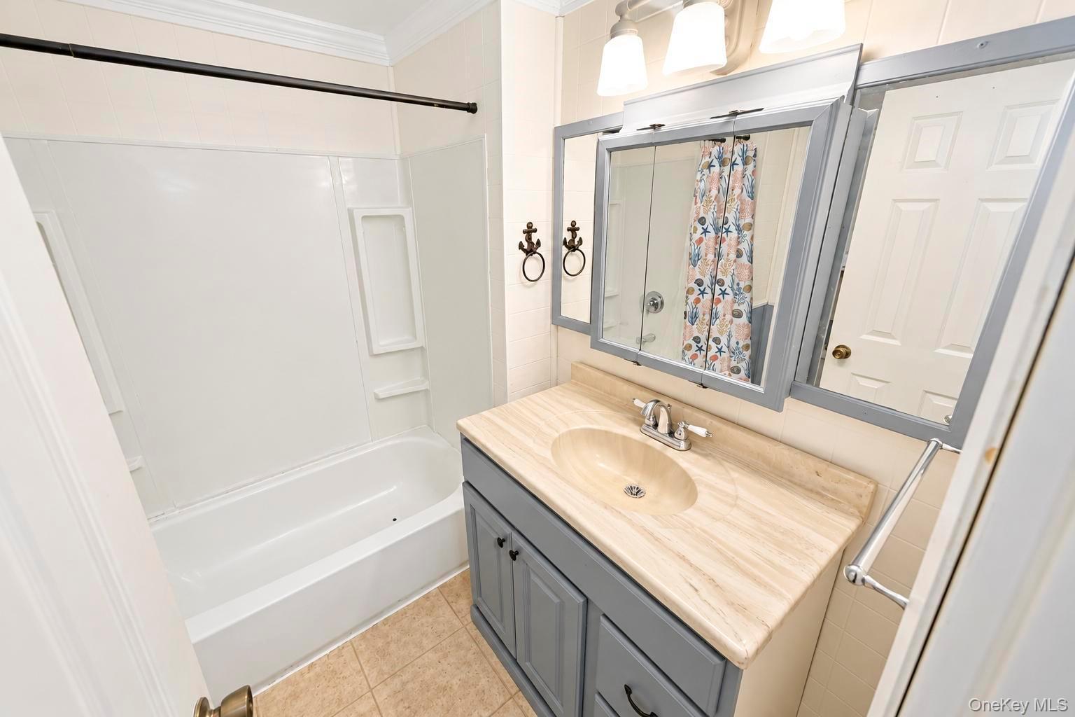Single Family Hewlett Drive Suffolk County, NY 11789, MLS-1059858-17