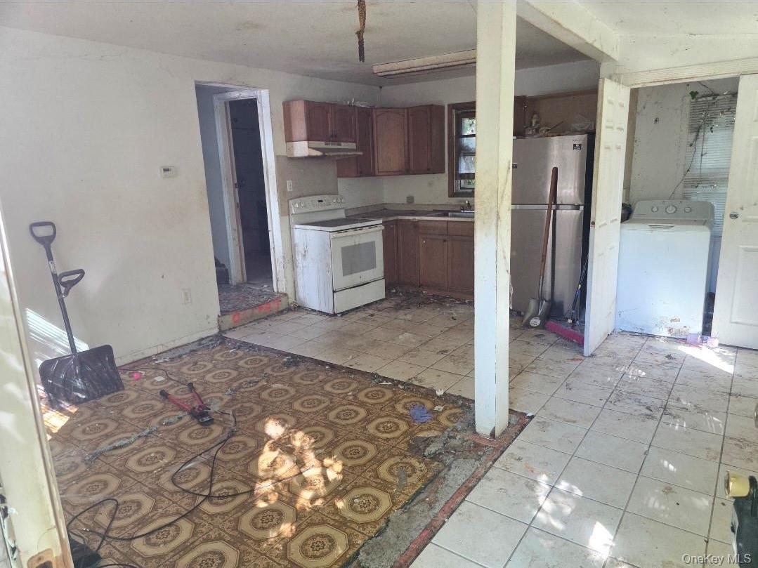 Single Family Locust Drive  Suffolk County, NY 11778, MLS-1059871-4