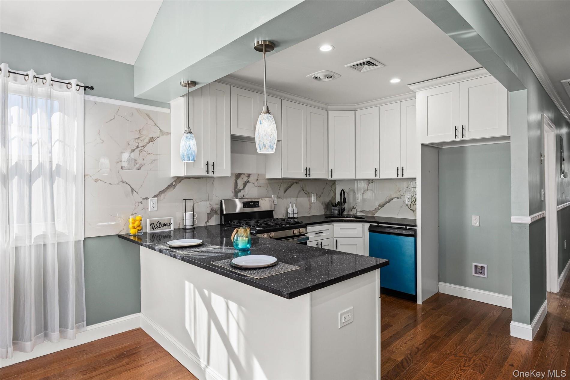 Single Family 124th Avenue  Queens, NY 11434, MLS-1059911-21