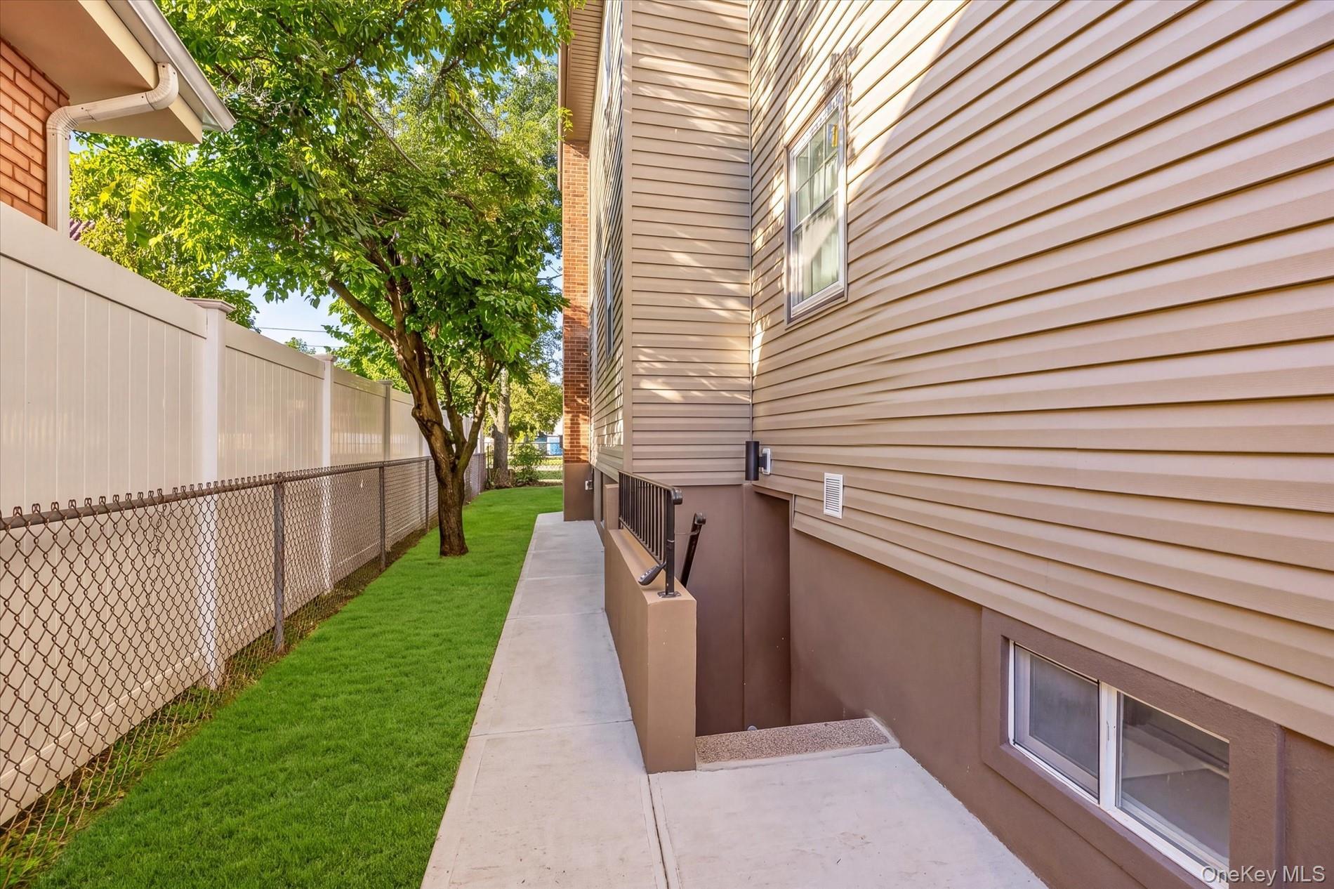 Single Family 124th Avenue  Queens, NY 11434, MLS-1059911-3