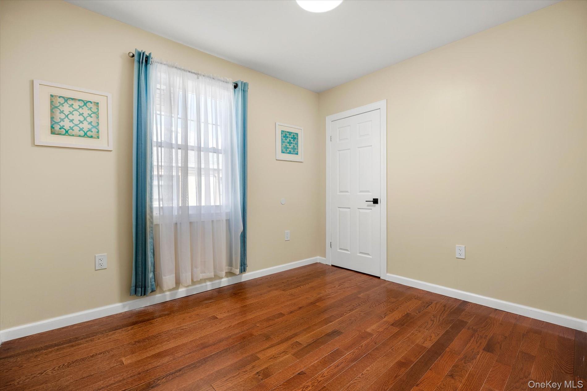 Single Family 124th Avenue  Queens, NY 11434, MLS-1059911-30
