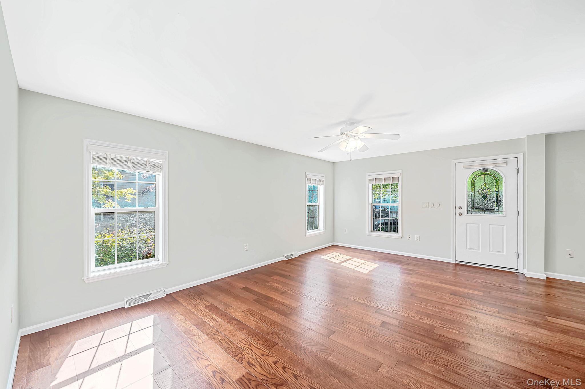 Single Family Old Country Road  Suffolk County, NY 11901, MLS-1059912-14