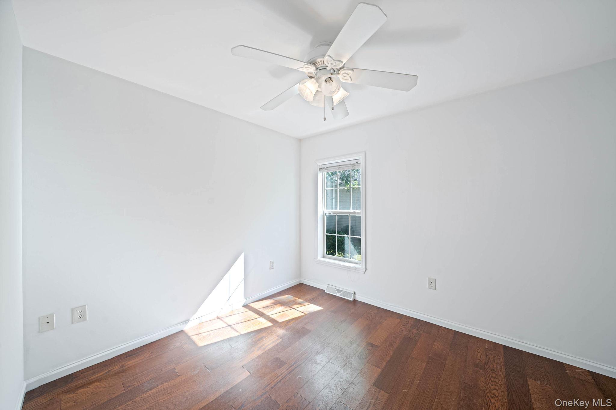 Single Family Old Country Road  Suffolk County, NY 11901, MLS-1059912-21