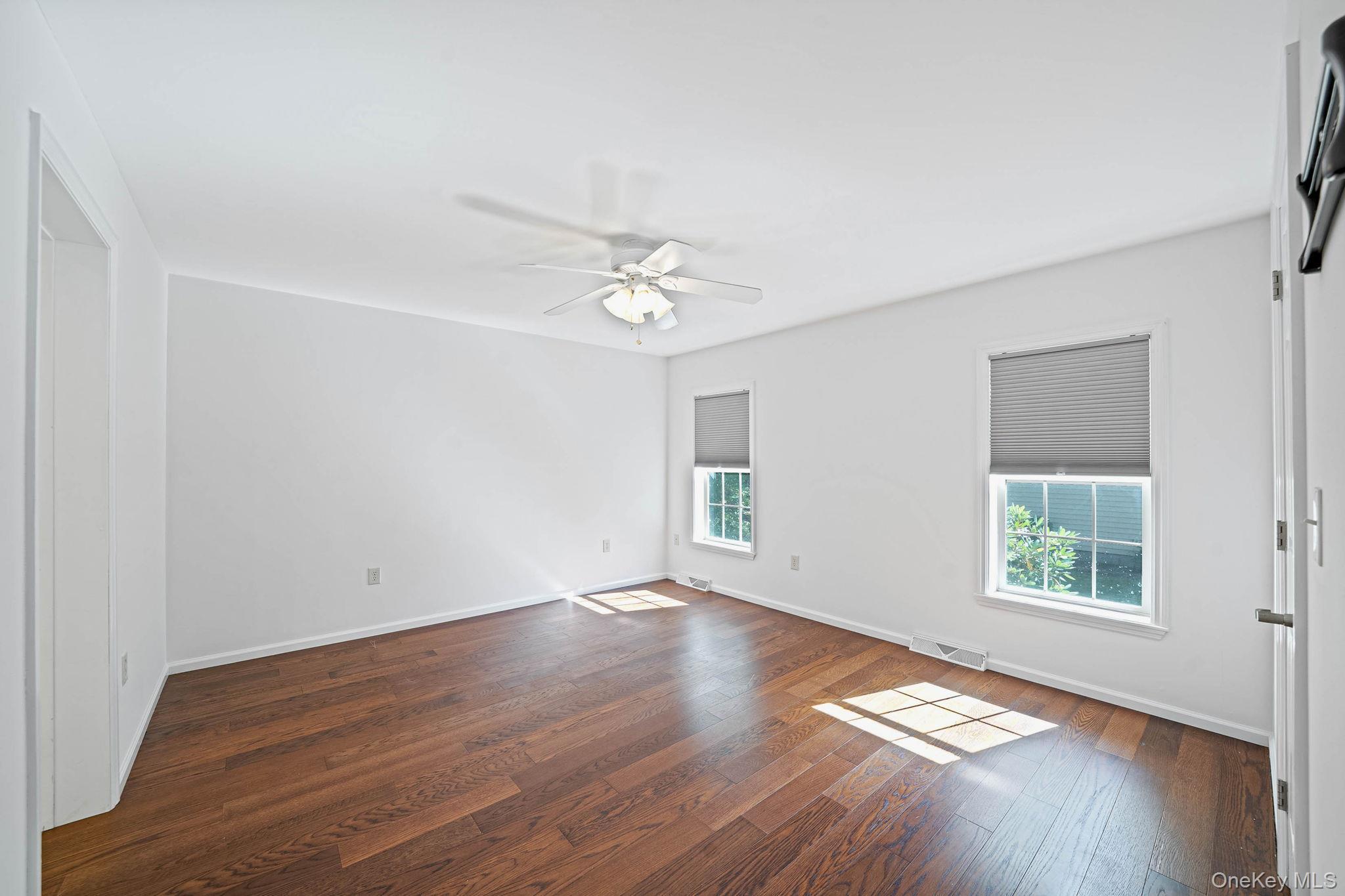 Single Family Old Country Road  Suffolk County, NY 11901, MLS-1059912-25