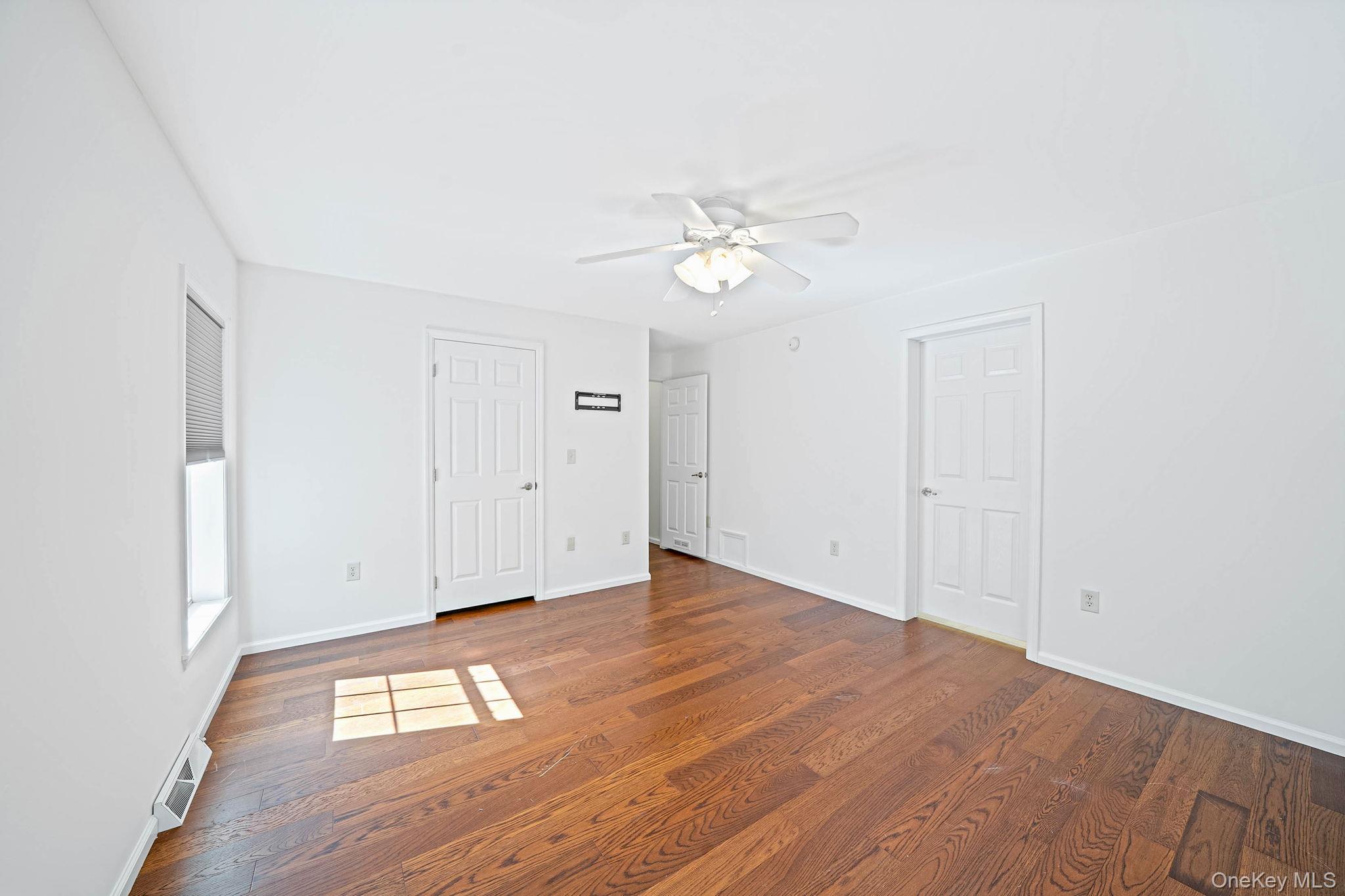 Single Family Old Country Road  Suffolk County, NY 11901, MLS-1059912-26