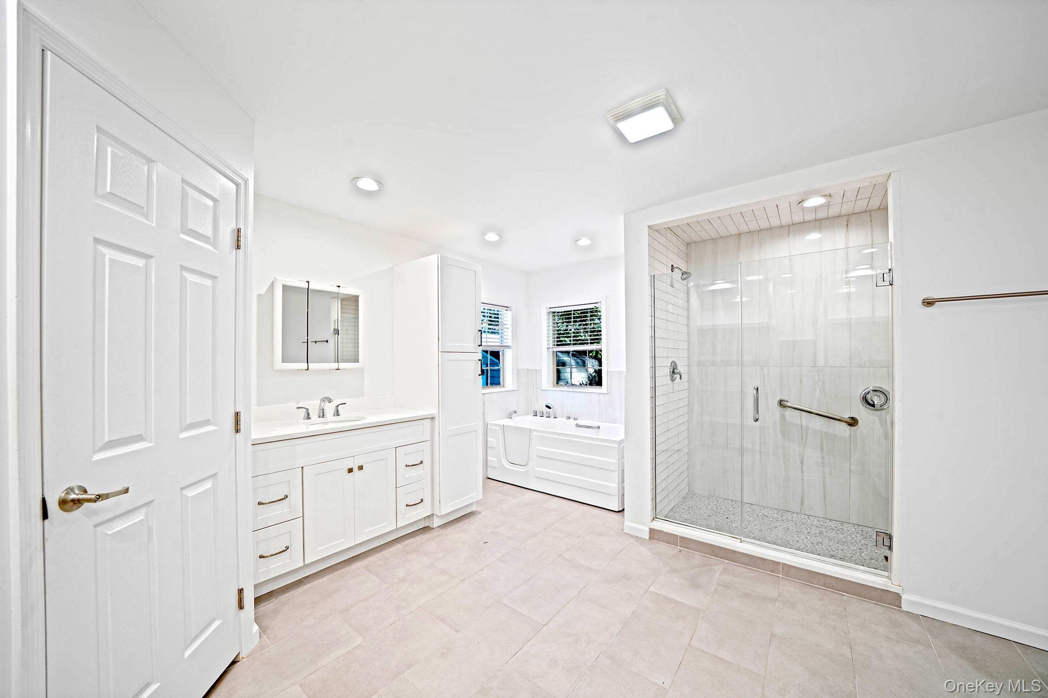 Single Family Old Country Road  Suffolk County, NY 11901, MLS-1059912-31