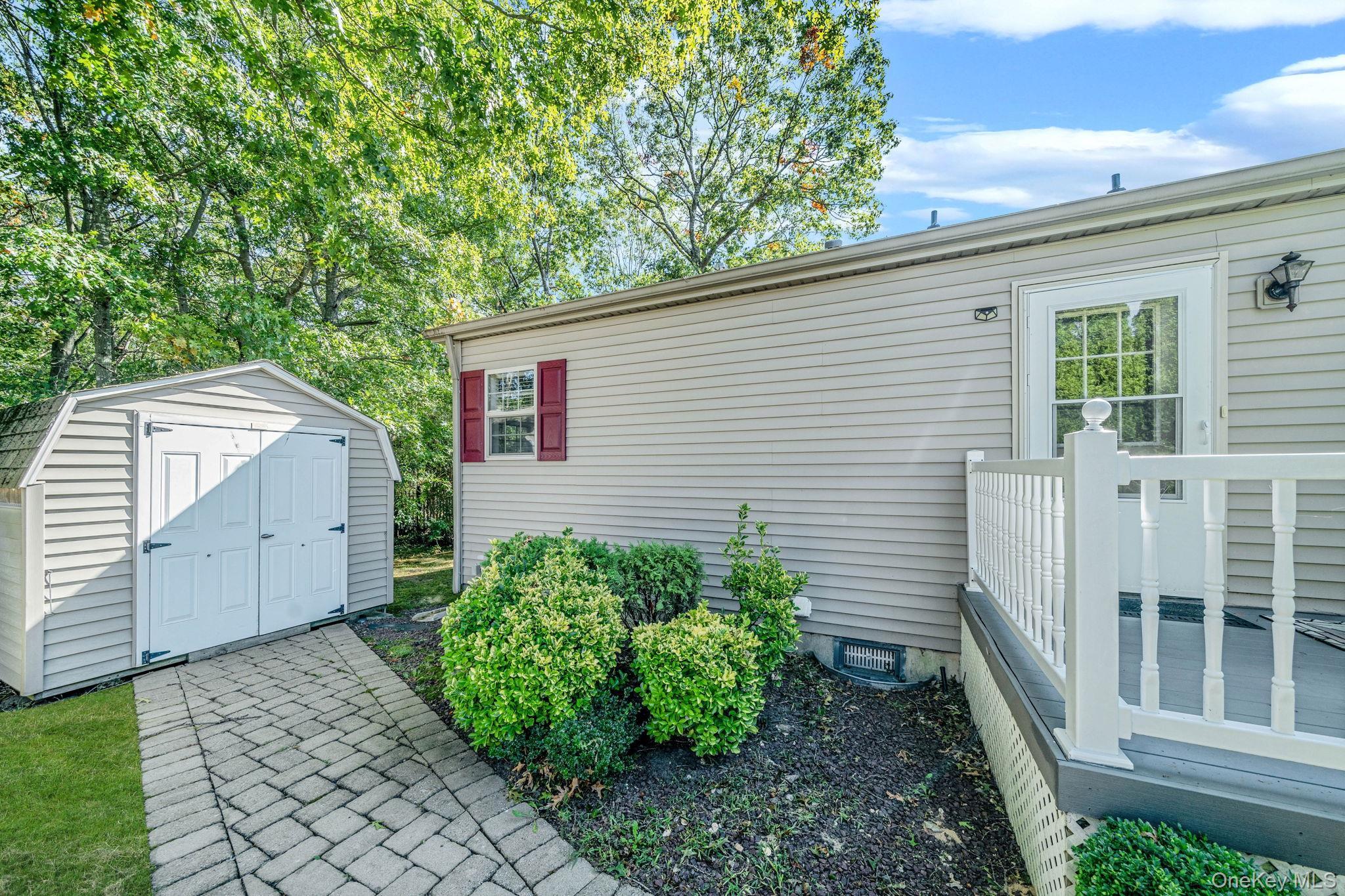 Single Family Old Country Road  Suffolk County, NY 11901, MLS-1059912-9
