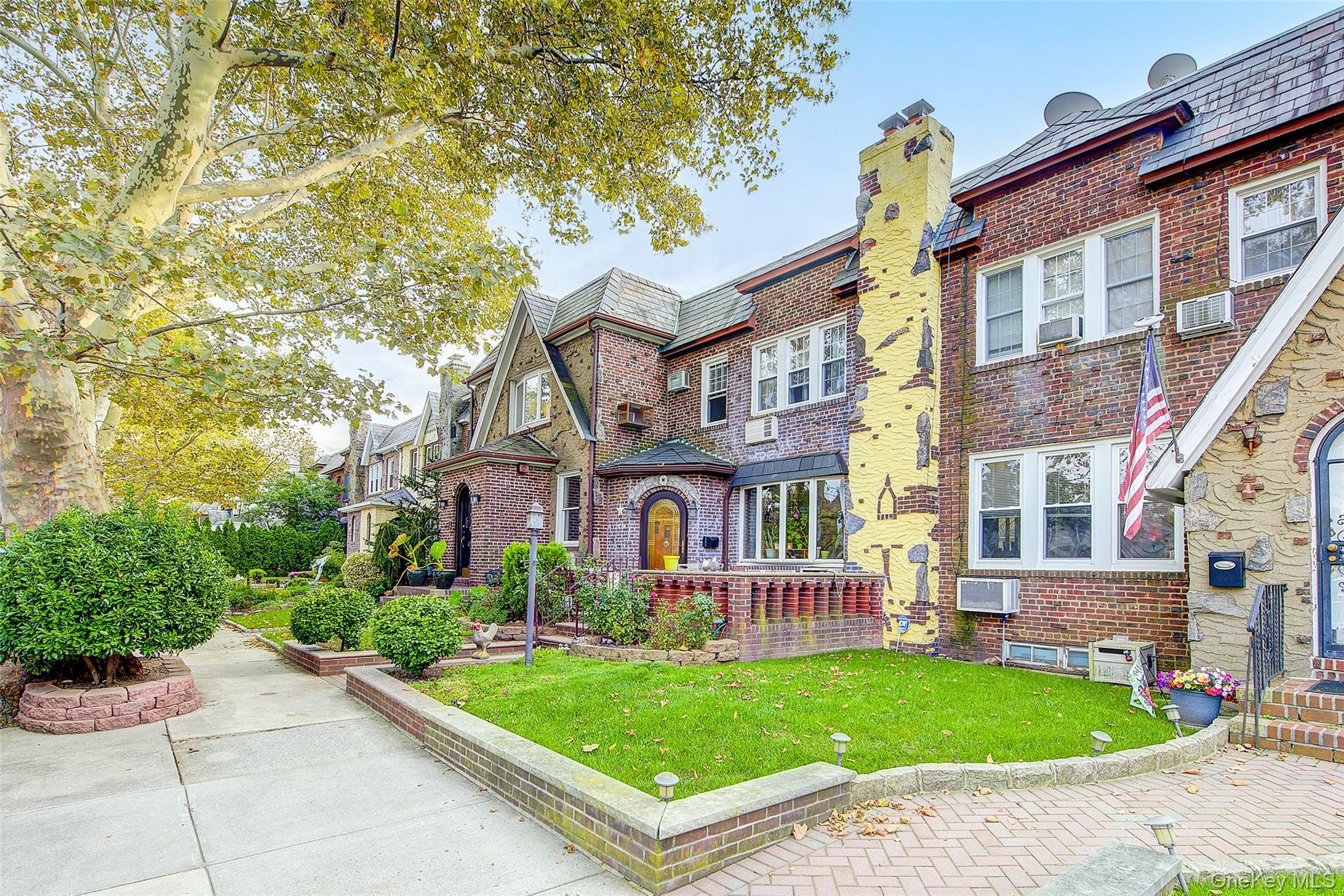 Single Family 84th Place  Queens, NY 11379, MLS-1059951-37