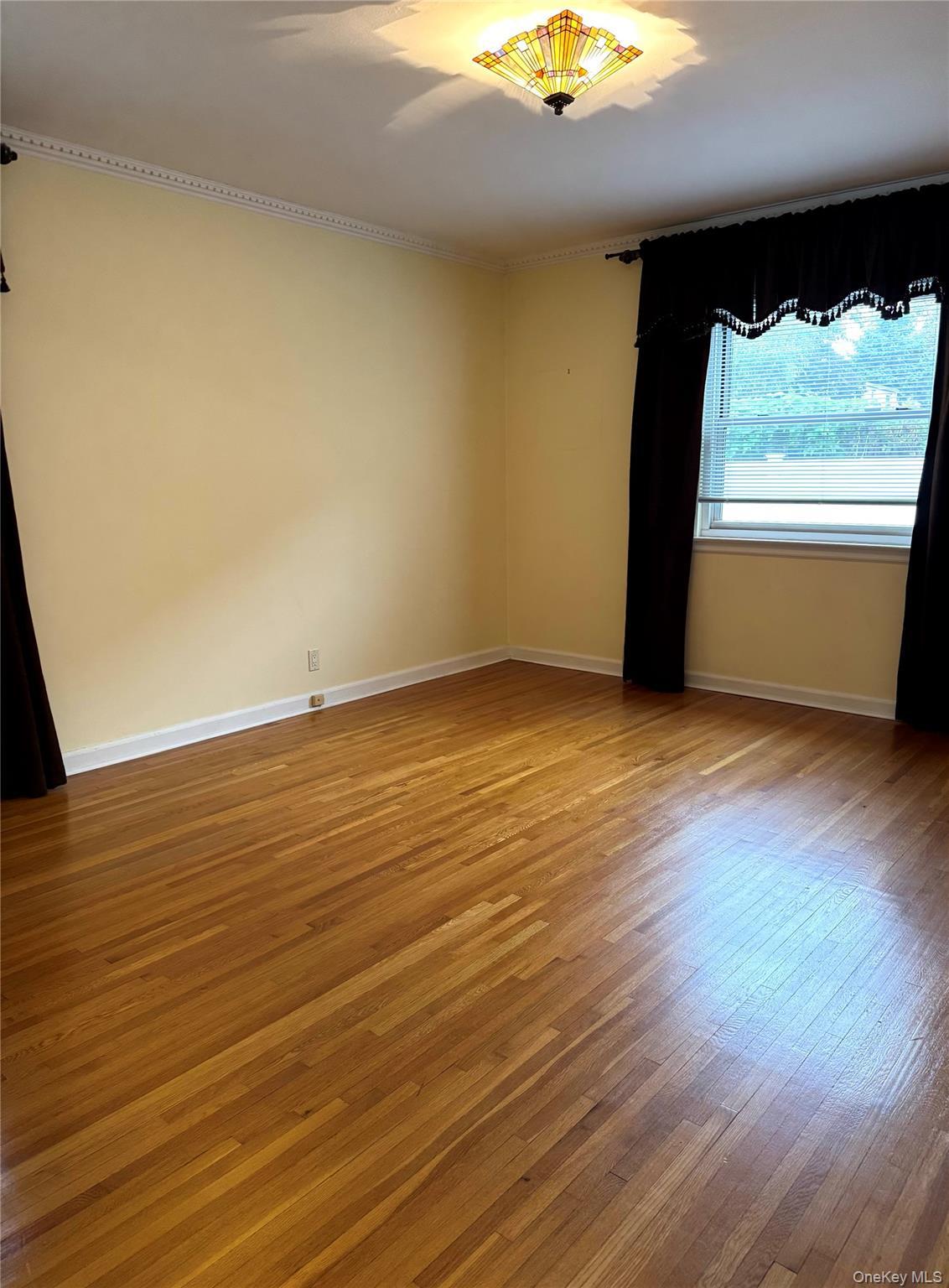 Single Family 43rd Ave Queens, NY 11361, MLS-1060013-16