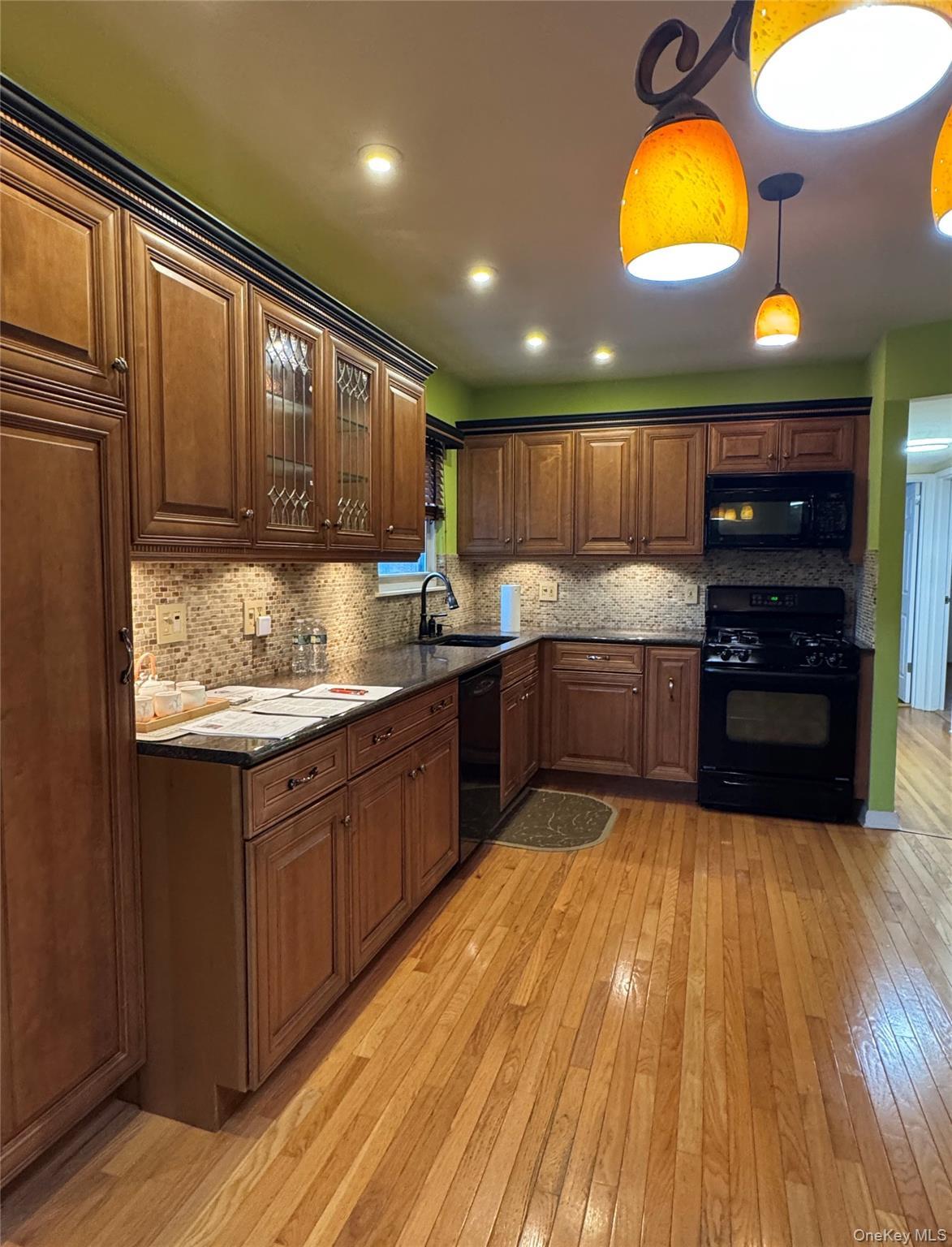 Single Family 43rd Ave Queens, NY 11361, MLS-1060013-18