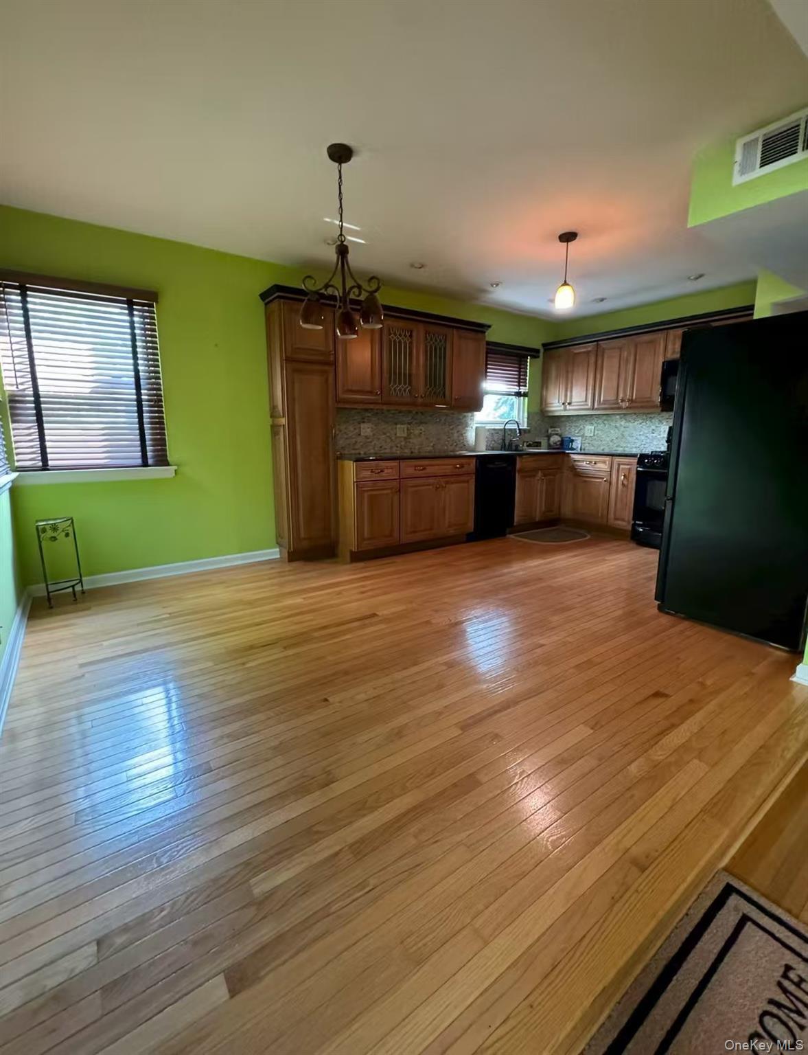 Single Family 43rd Ave Queens, NY 11361, MLS-1060013-5