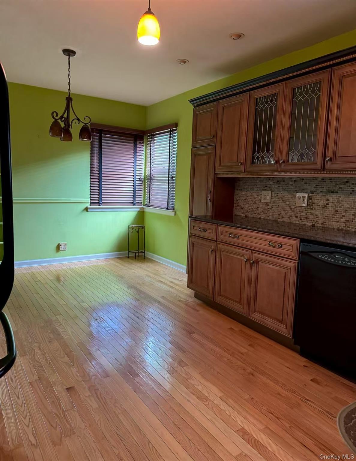 Single Family 43rd Ave Queens, NY 11361, MLS-1060013-8