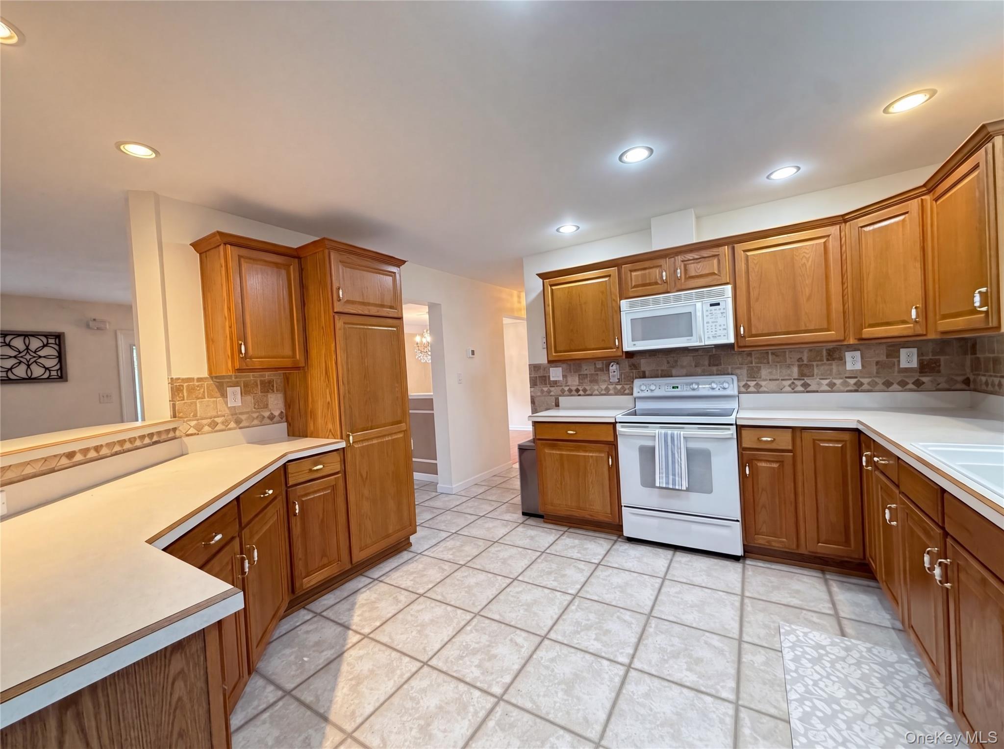 Single Family Middle Road Suffolk County, NY 11933, MLS-1060050-11