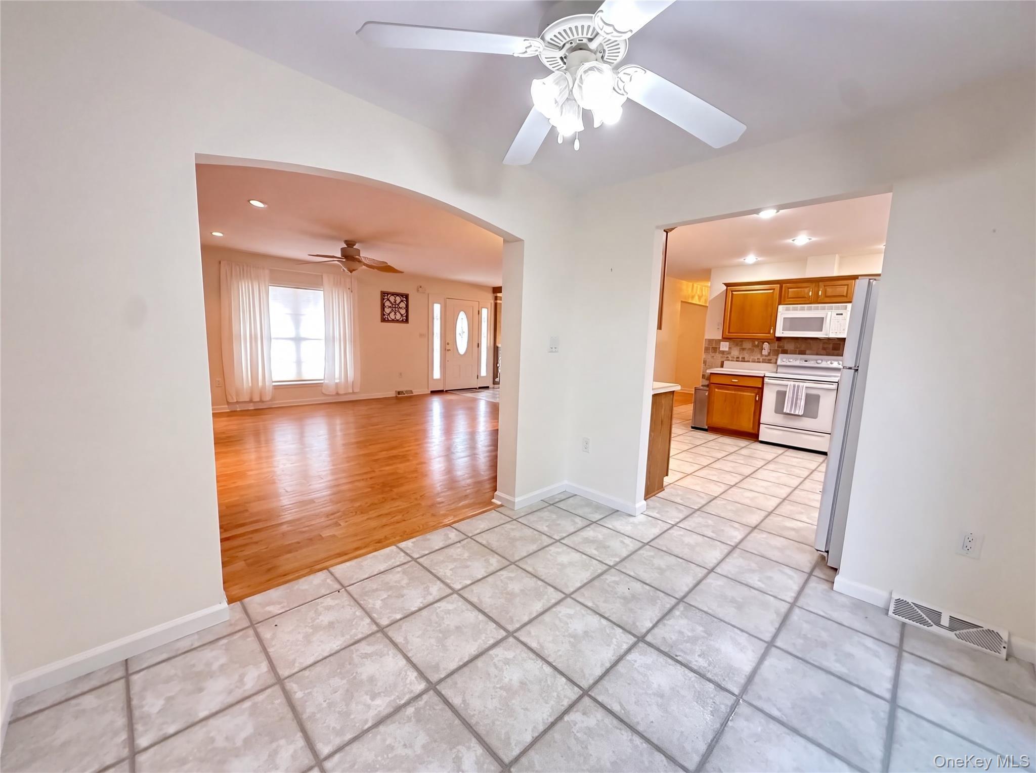 Single Family Middle Road  Suffolk County, NY 11933, MLS-1060050-13