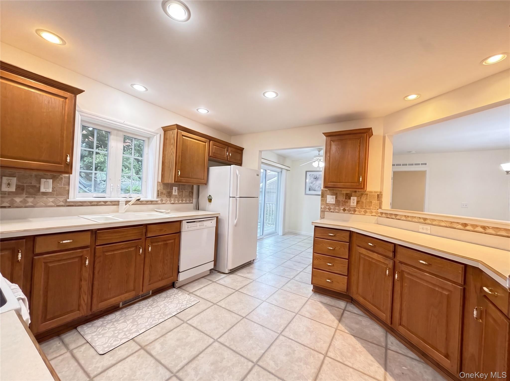 Single Family Middle Road Suffolk County, NY 11933, MLS-1060050-14