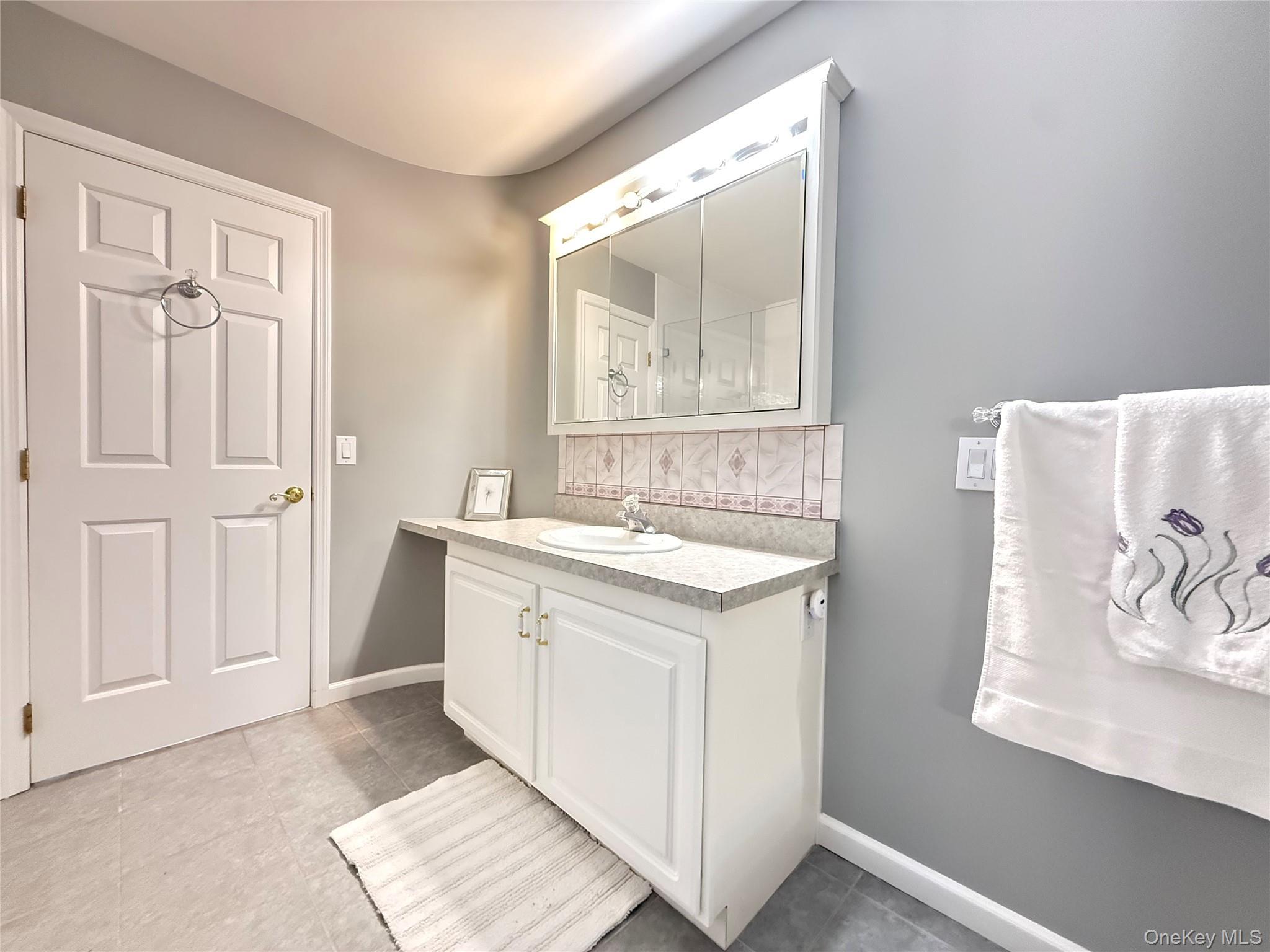 Single Family Middle Road  Suffolk County, NY 11933, MLS-1060050-19