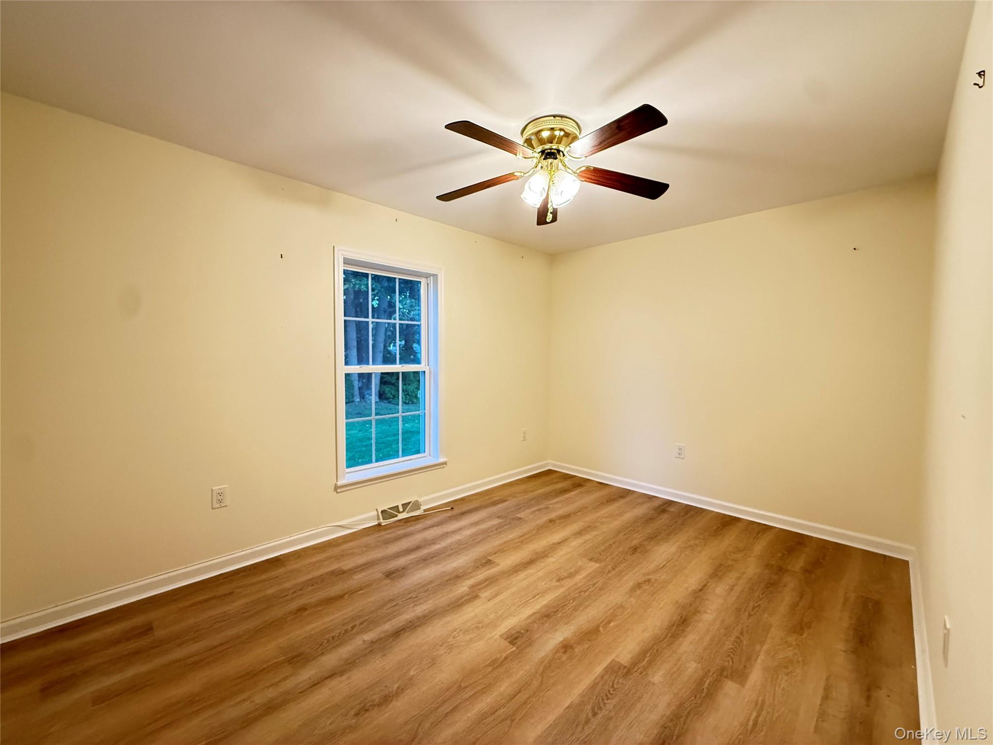 Single Family Middle Road Suffolk County, NY 11933, MLS-1060050-23