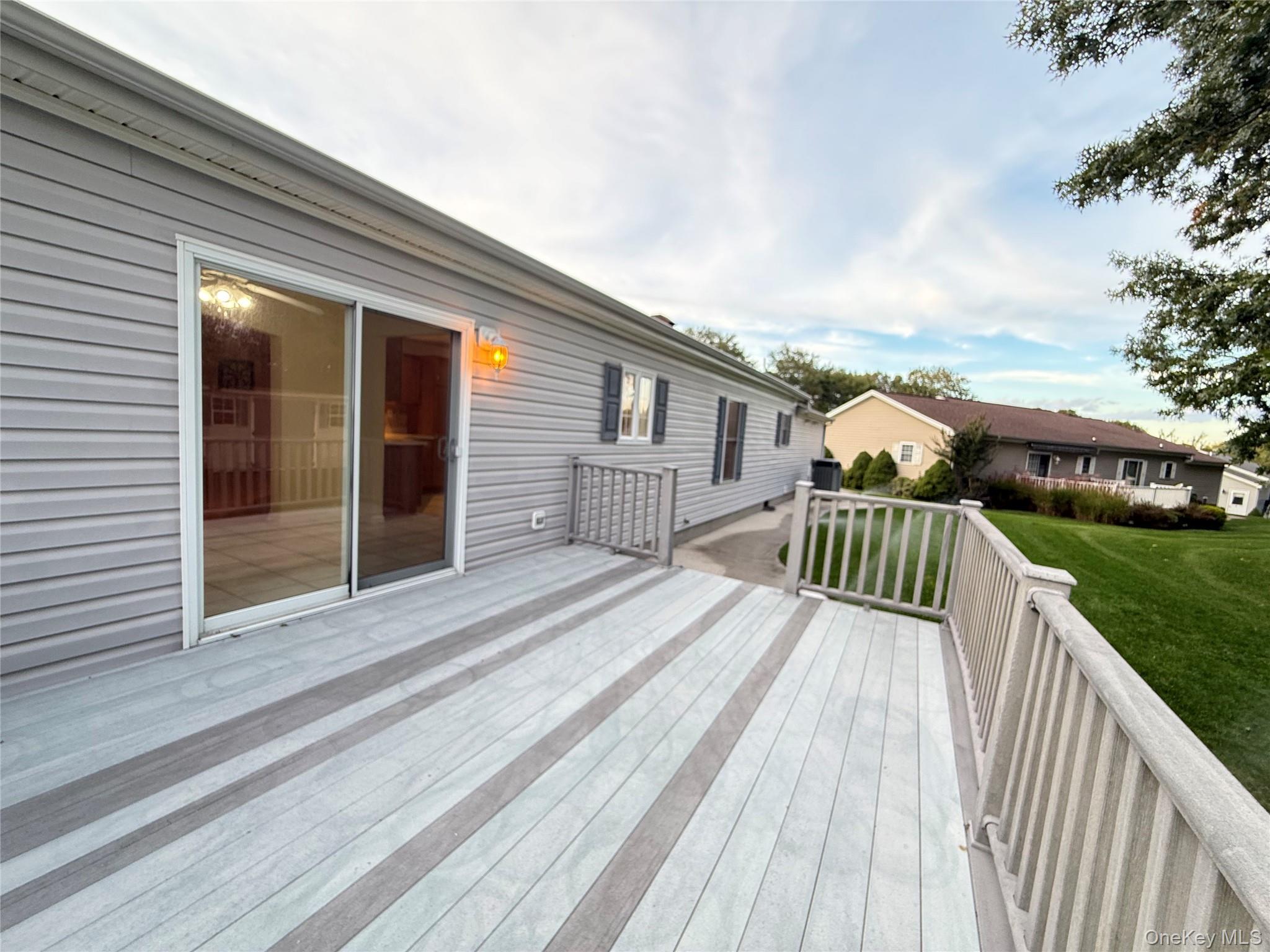 Single Family Middle Road Suffolk County, NY 11933, MLS-1060050-34