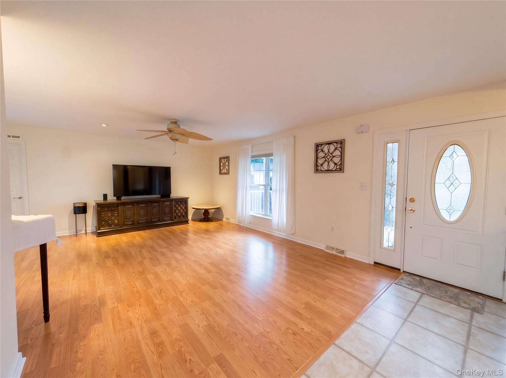 Single Family Middle Road  Suffolk County, NY 11933, MLS-1060050-5