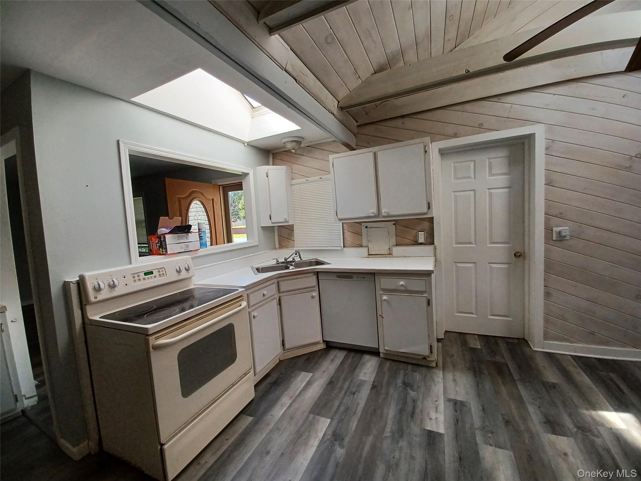 Single Family Dahlia Drive  Suffolk County, NY 11951, MLS-1060074-3