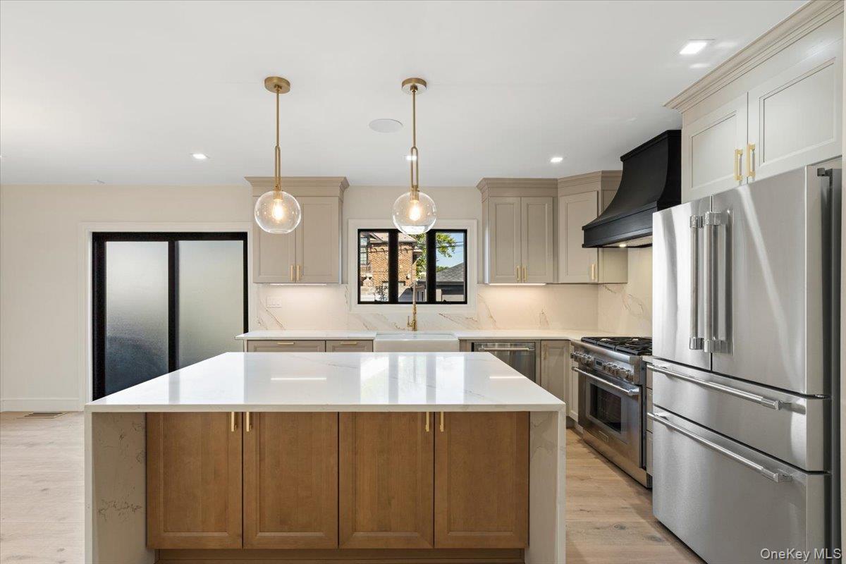 Single Family 7th Avenue  Queens, NY 11357, MLS-1060349-3
