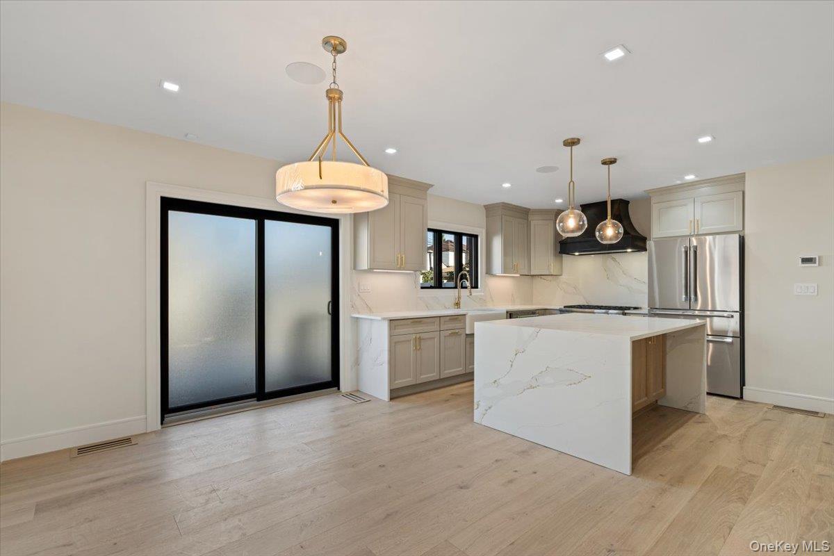 Single Family 7th Avenue  Queens, NY 11357, MLS-1060349-6