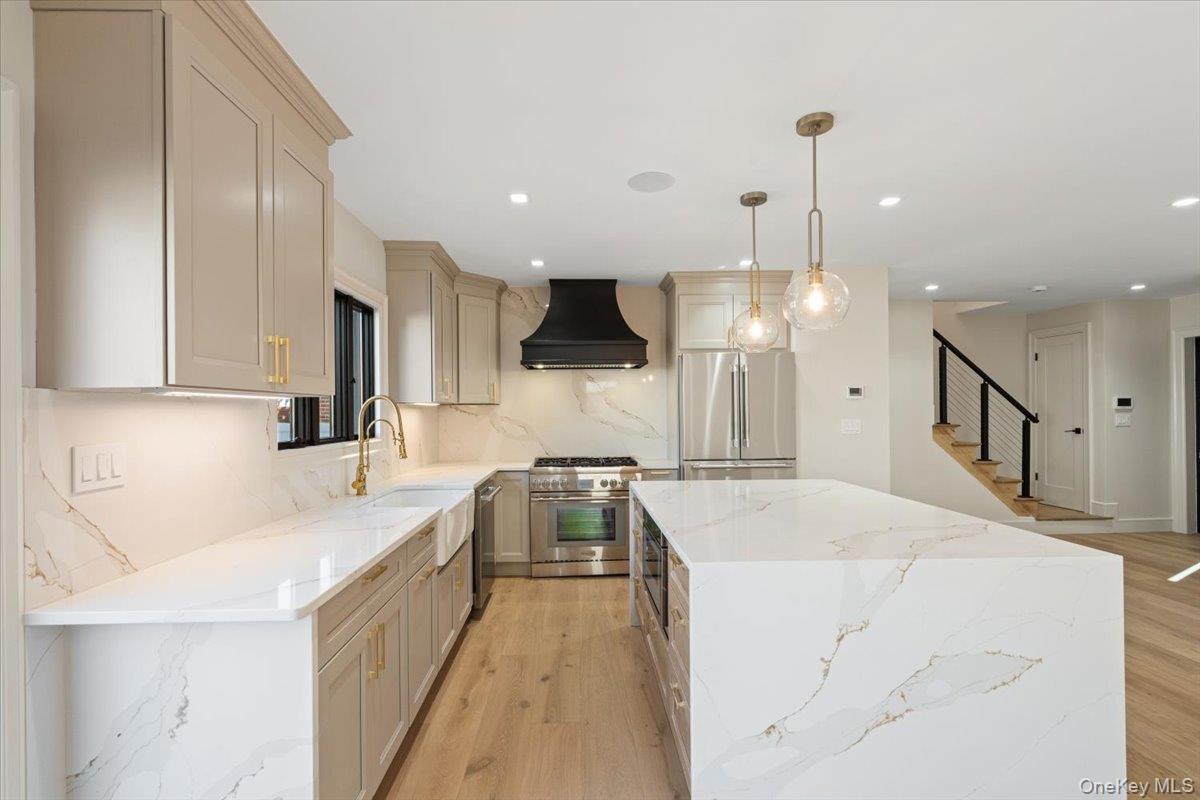 Single Family 7th Avenue  Queens, NY 11357, MLS-1060349-7