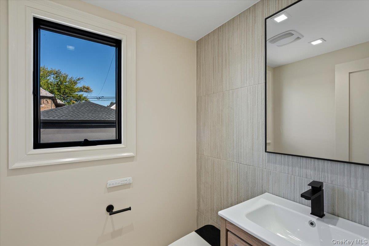 Single Family 7th Avenue  Queens, NY 11357, MLS-1060349-9