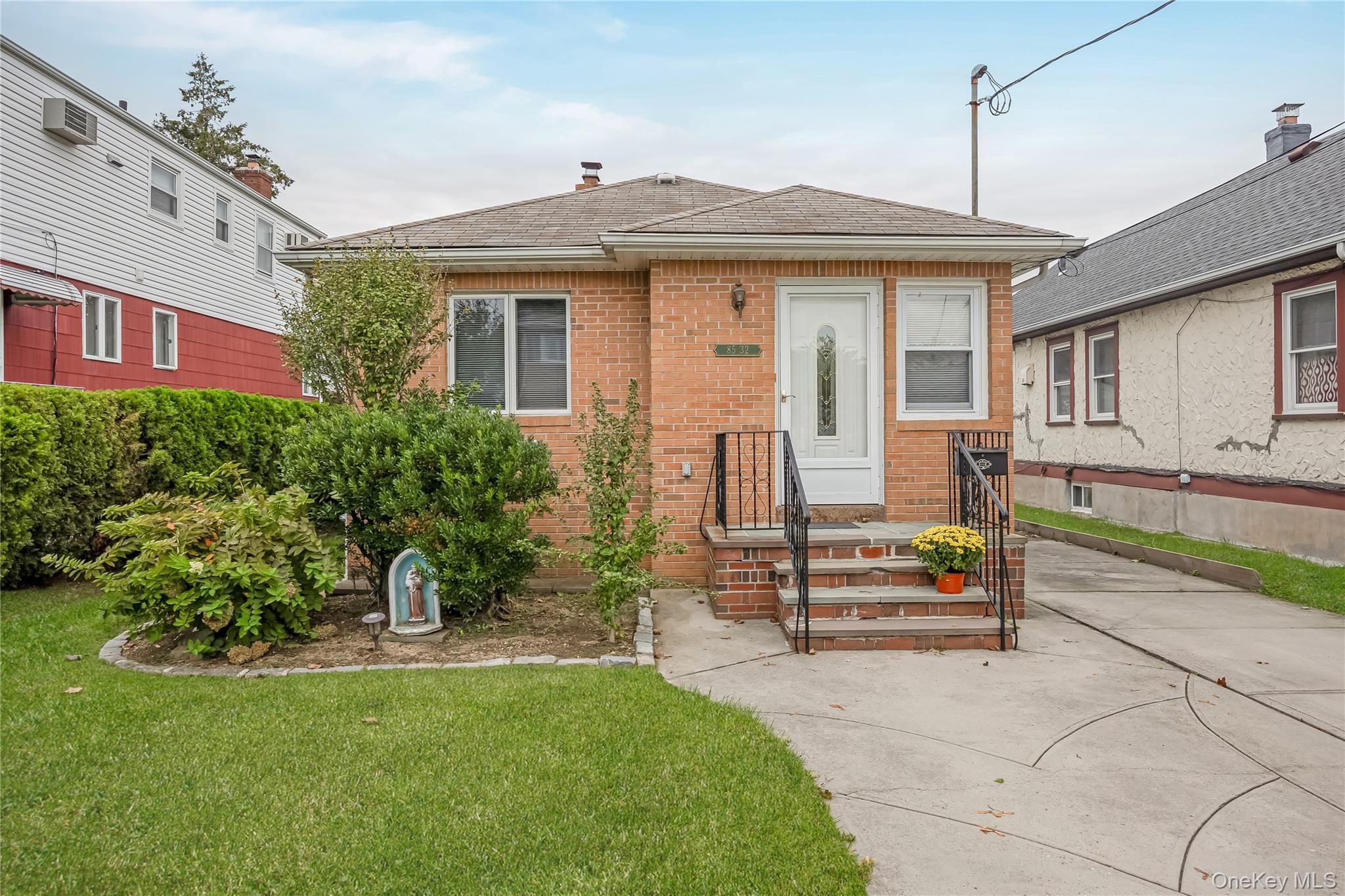Single Family in New York - 262nd Street Queens, NY 11001