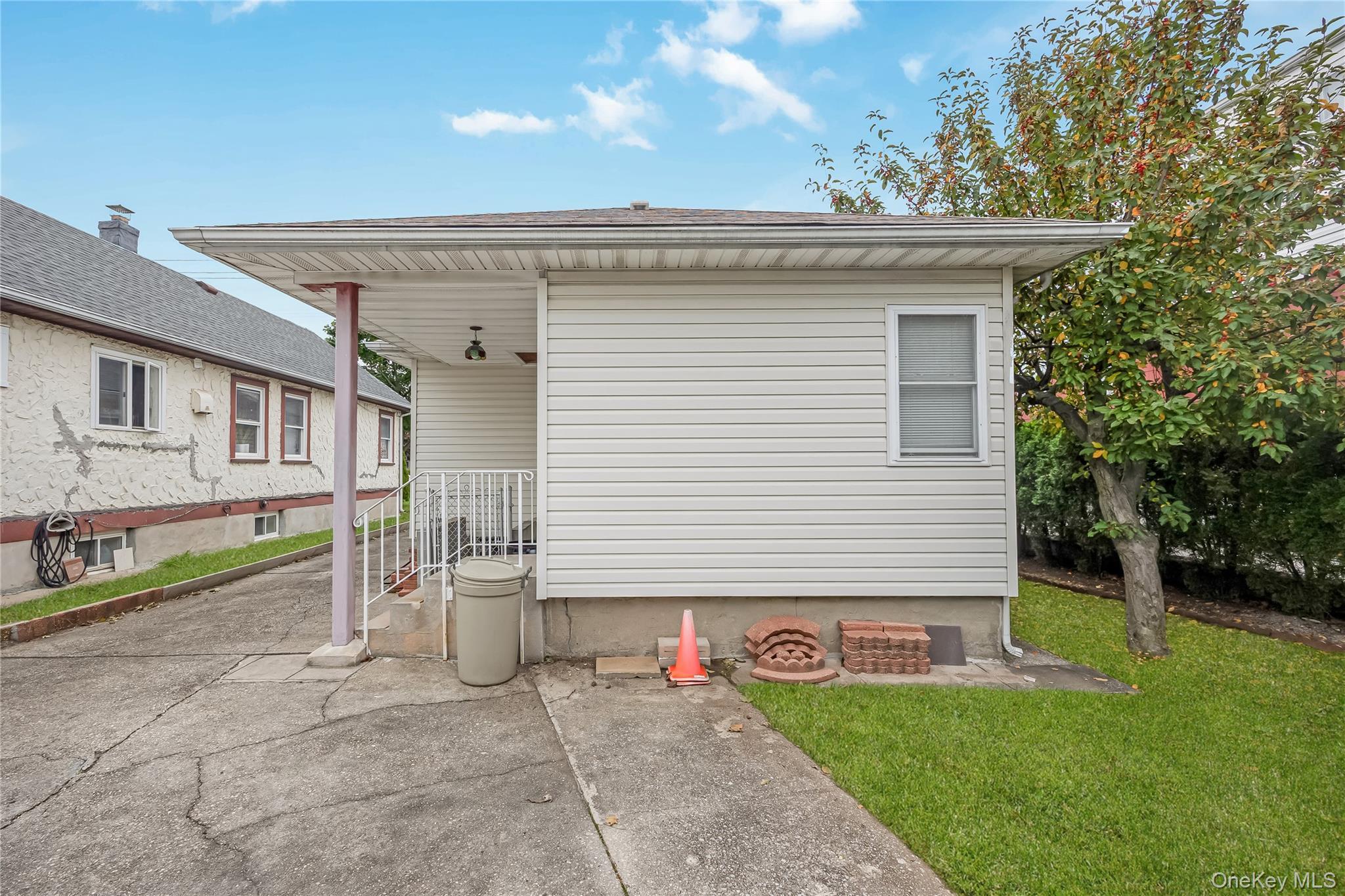 Single Family 262nd Street Queens, NY 11001, MLS-1060354-16