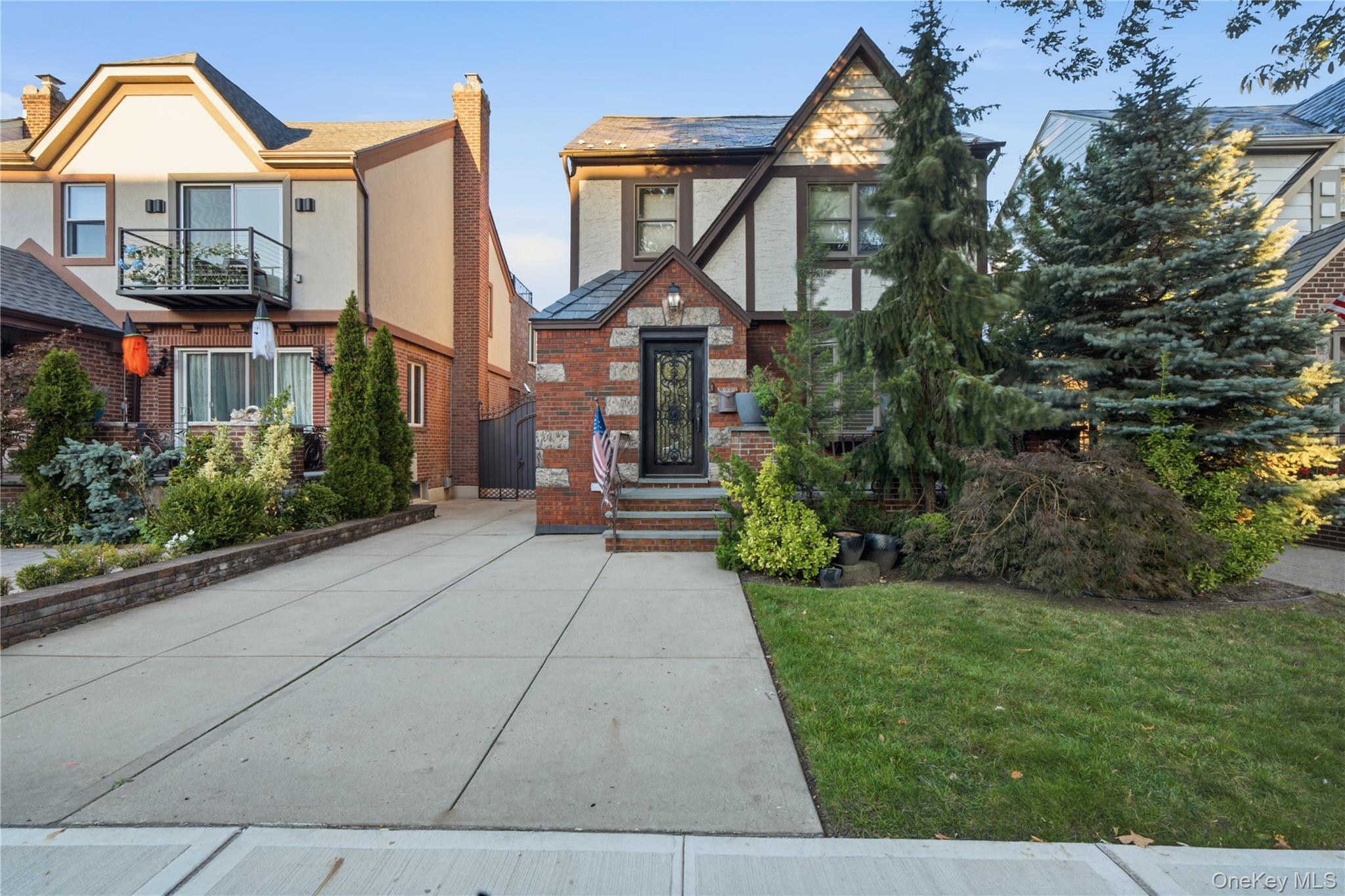Single Family 69th Lane  Queens, NY 11378, MLS-1060411-42