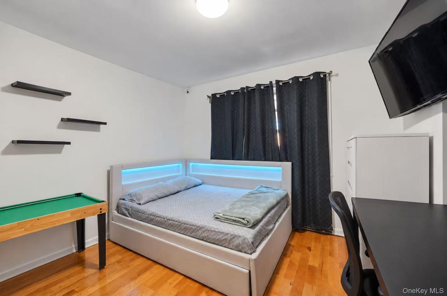 Single Family Utopia Parkway Queens, NY 11365, MLS-1060552-21