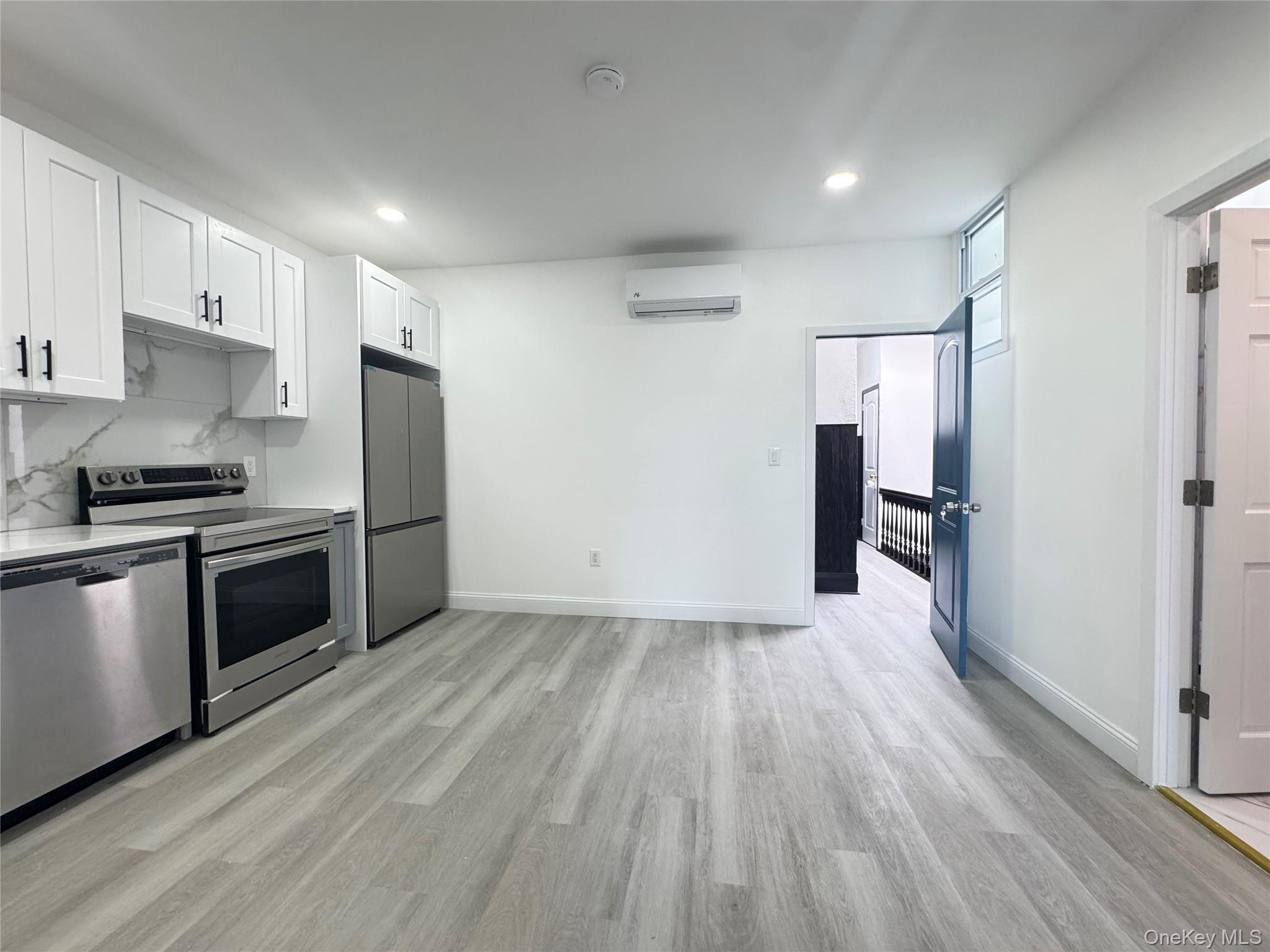 Single Family 88th Avenue Queens, NY 11421, MLS-1060626-17