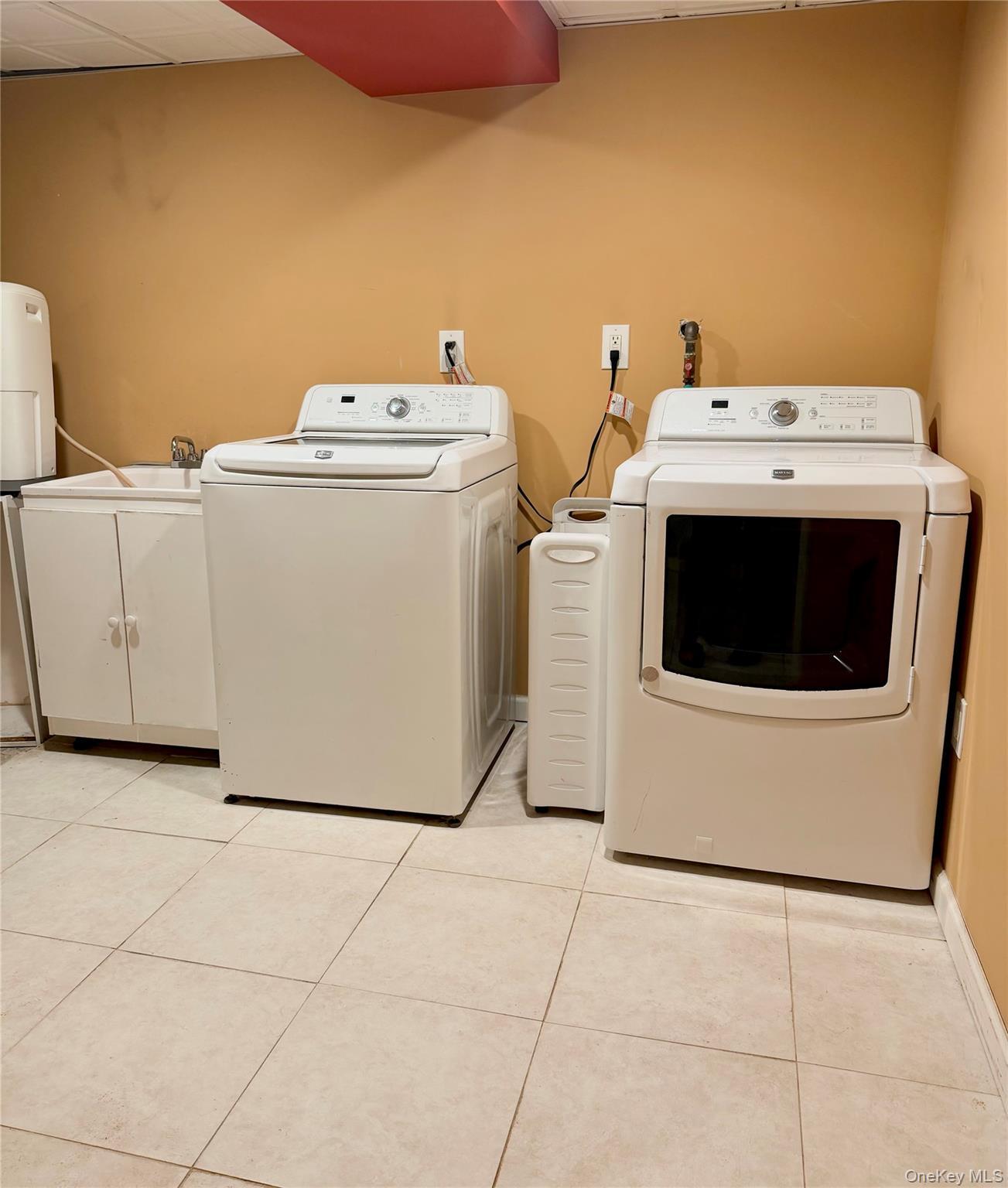 Single Family 180th St Queens, NY 11434, MLS-1060663-21