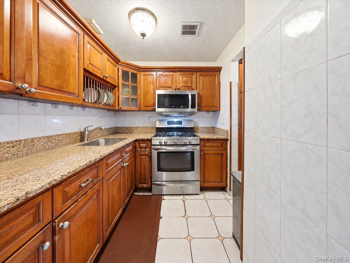 Single Family E 155th Street  Bronx, NY 10455, MLS-1061001-5