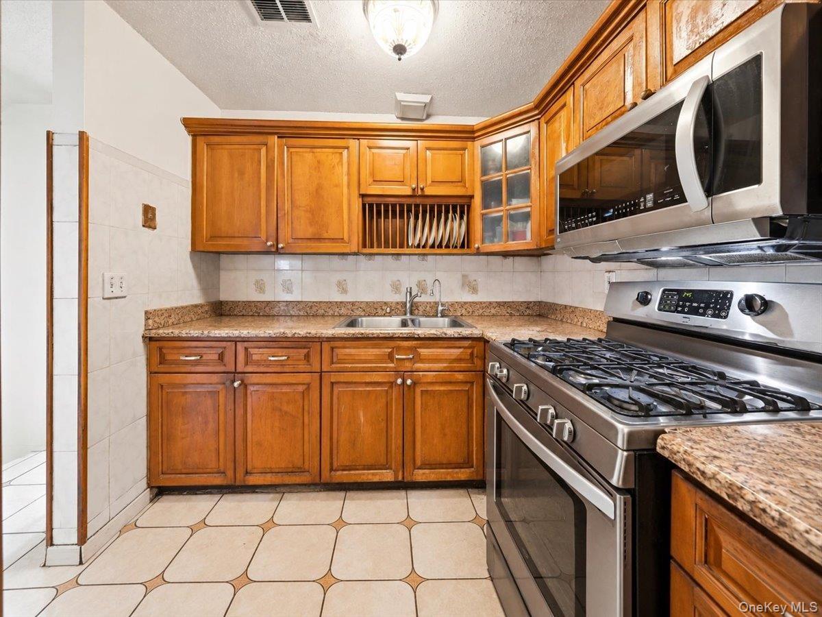 Single Family E 155th Street  Bronx, NY 10455, MLS-1061001-7