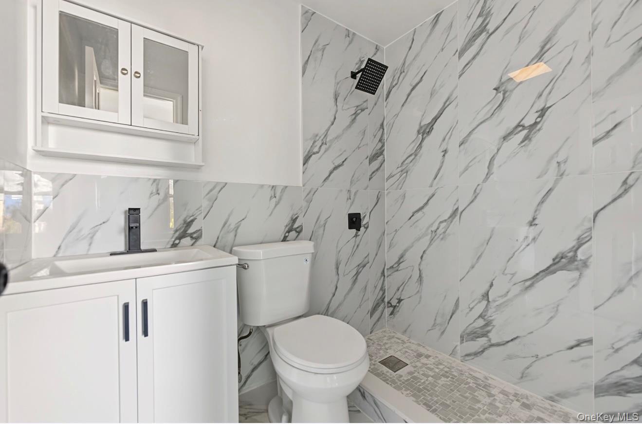 Single Family 77th Avenue Queens, NY 11385, MLS-1061410-12