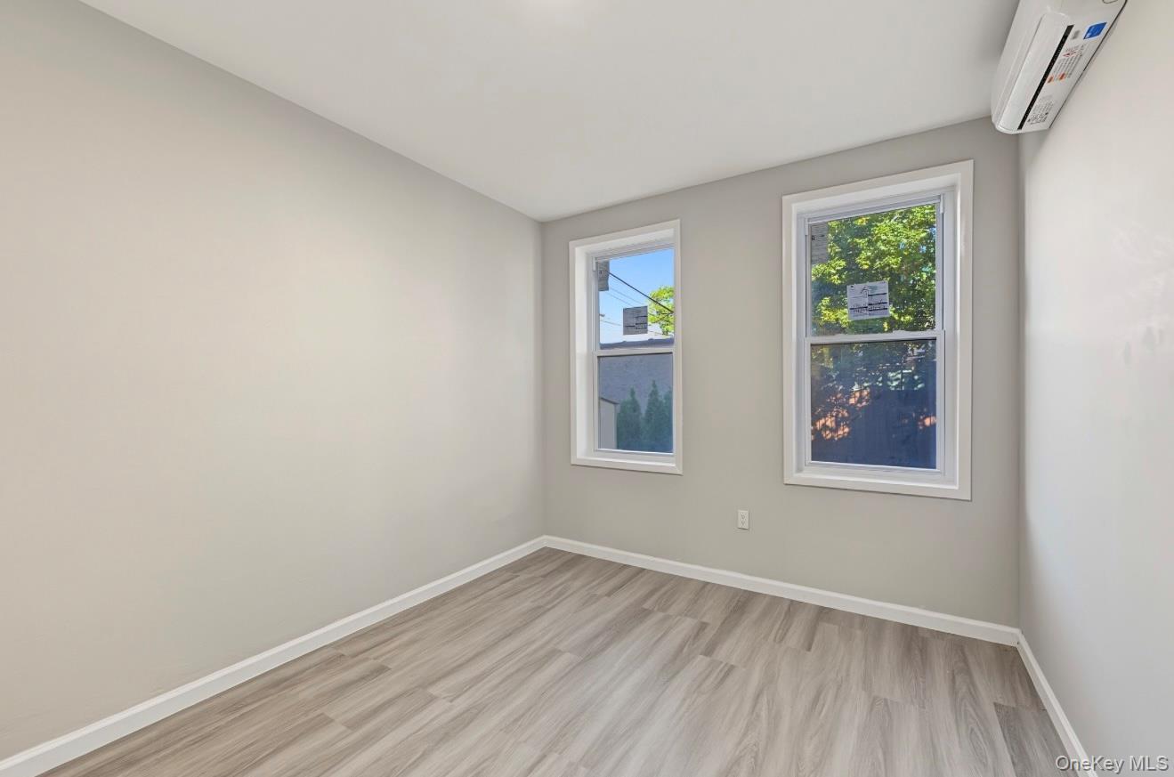 Single Family 77th Avenue Queens, NY 11385, MLS-1061410-25