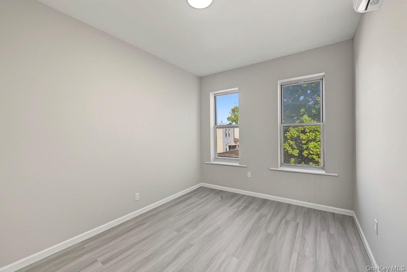Single Family 77th Avenue Queens, NY 11385, MLS-1061410-29