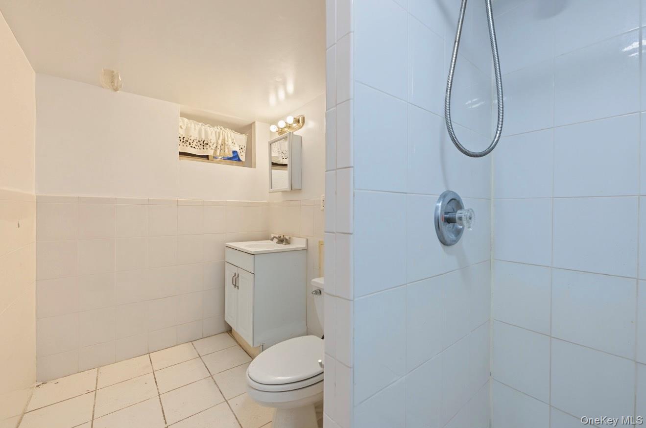 Single Family 77th Avenue Queens, NY 11385, MLS-1061410-35