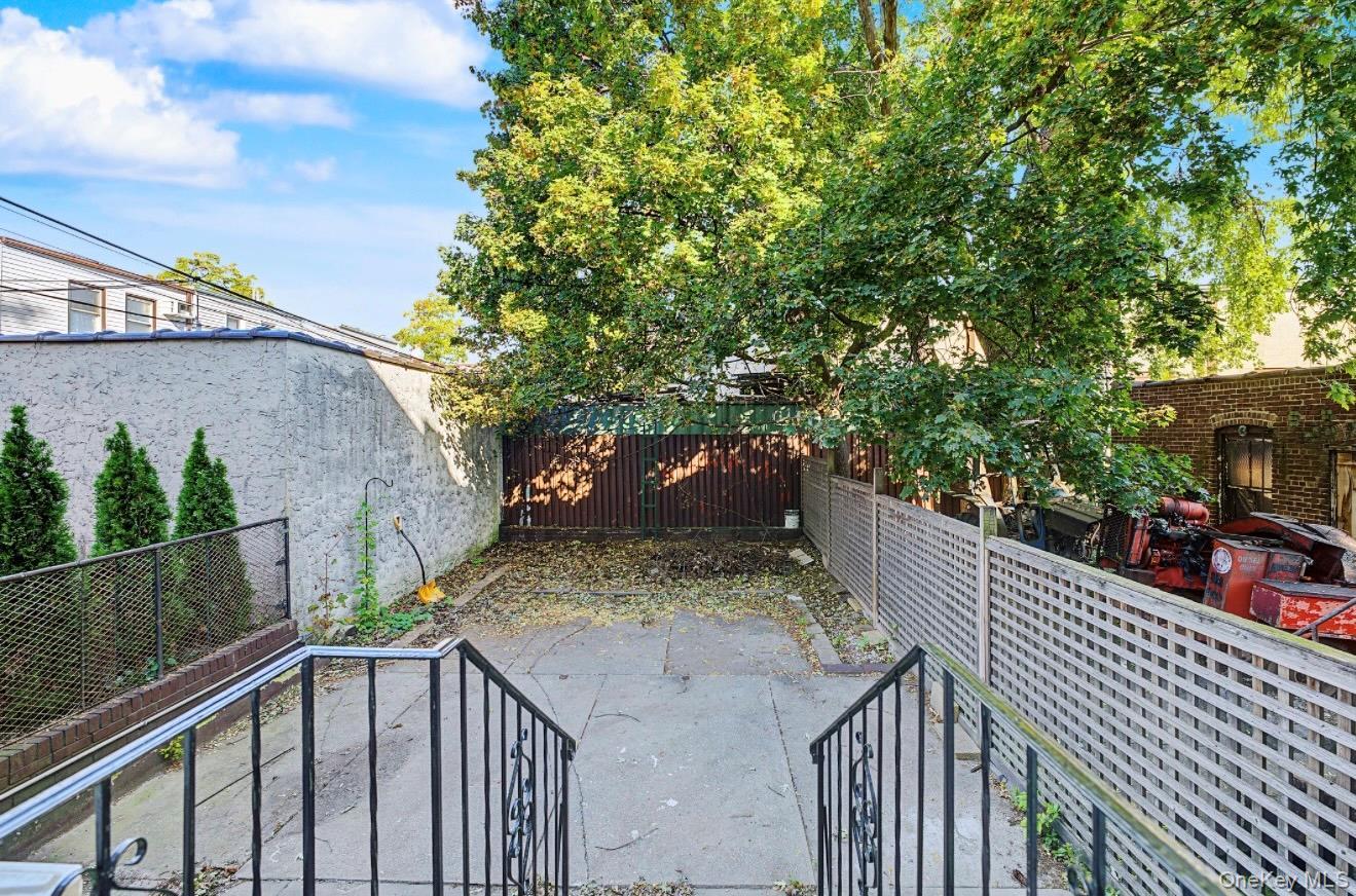 Single Family 77th Avenue Queens, NY 11385, MLS-1061410-37