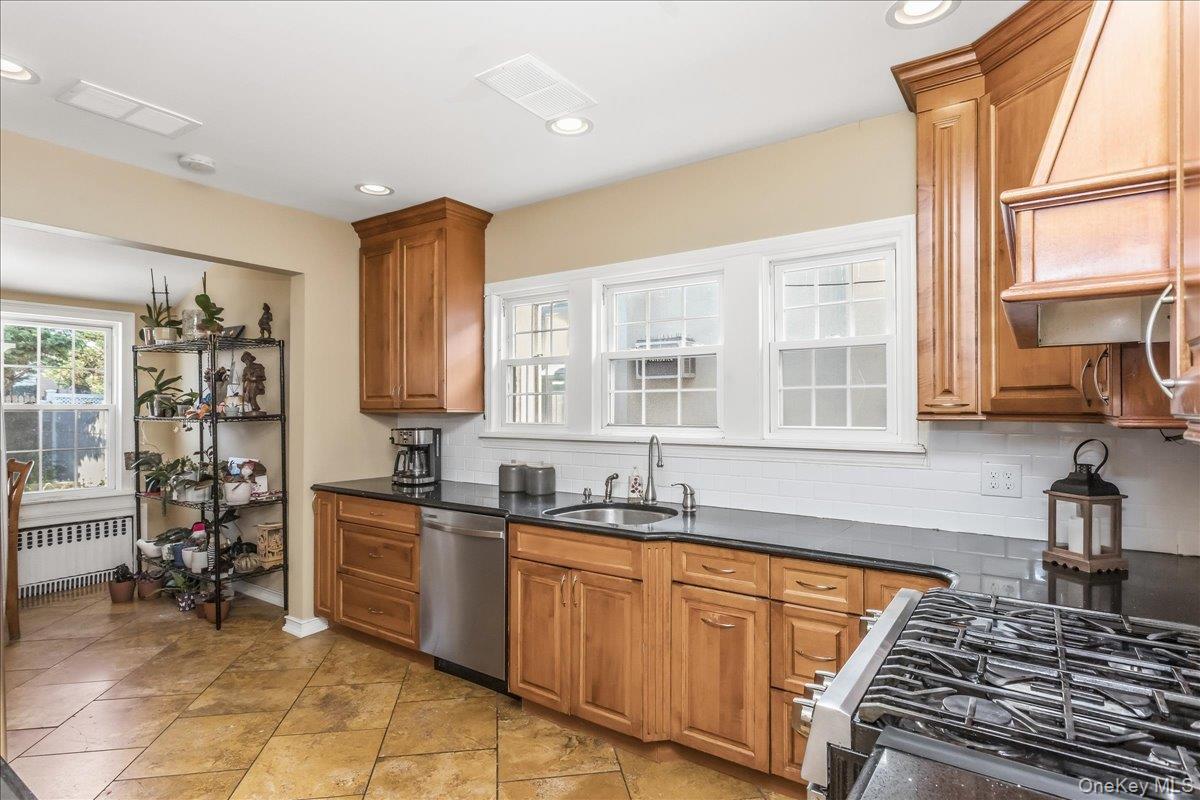 Single Family Clearview Expressway Queens, NY 11361, MLS-1061412-9