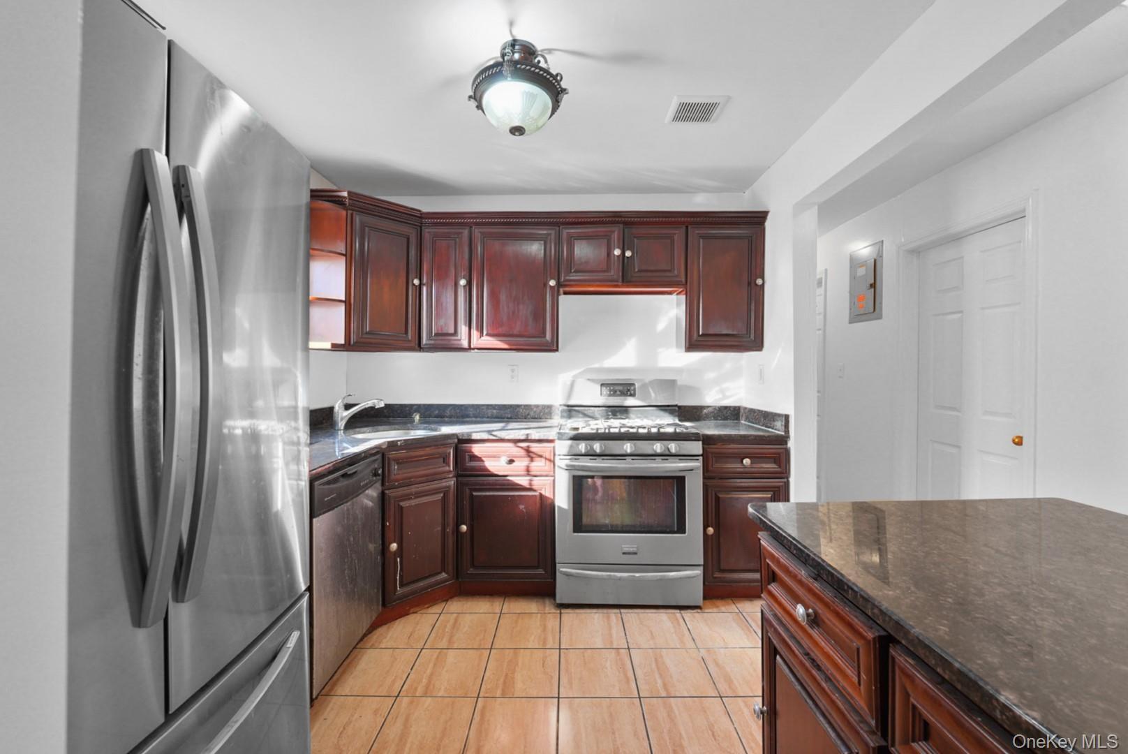 Single Family 148th Avenue  Queens, NY 11422, MLS-1061519-3