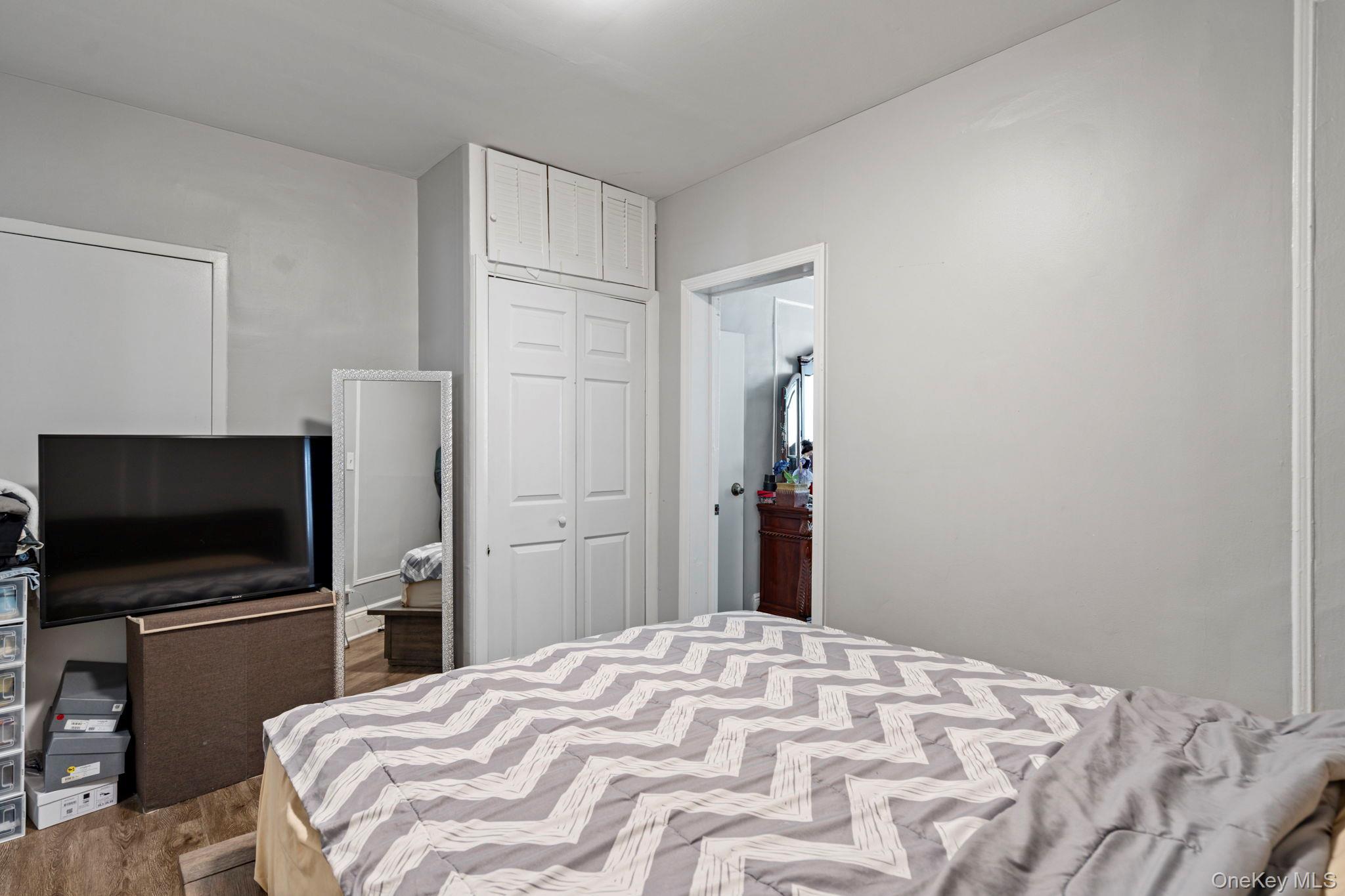 Single Family 74th Avenue Queens, NY 11385, MLS-1061533-37