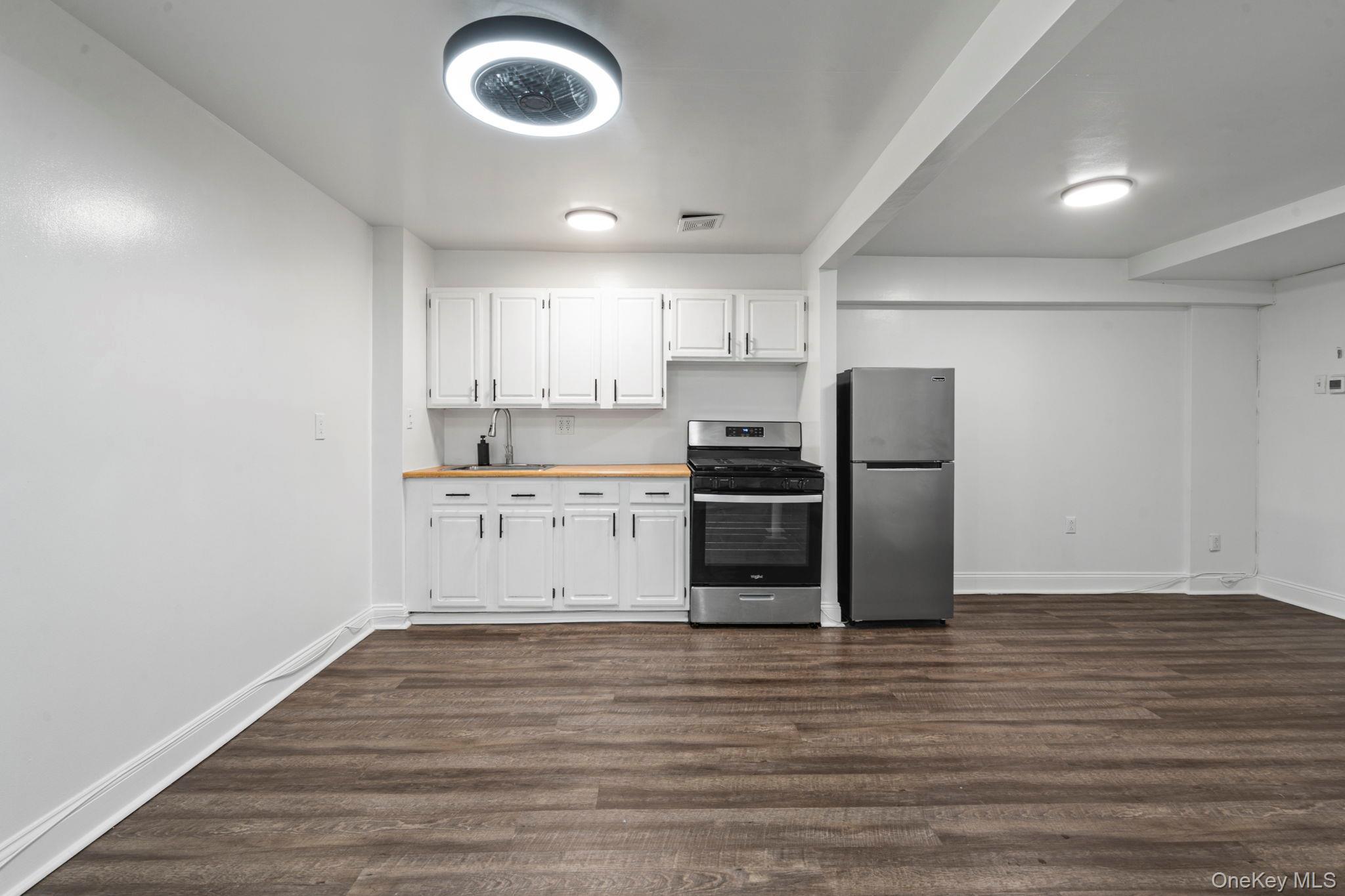 Single Family 74th Avenue Queens, NY 11385, MLS-1061533-8