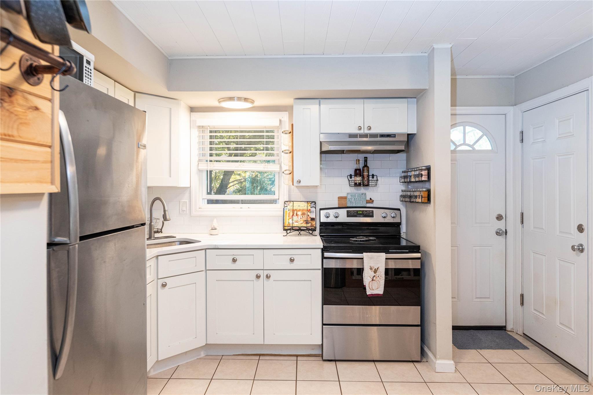 Single Family Dogwood Road Suffolk County, NY 11951, MLS-1061565-8